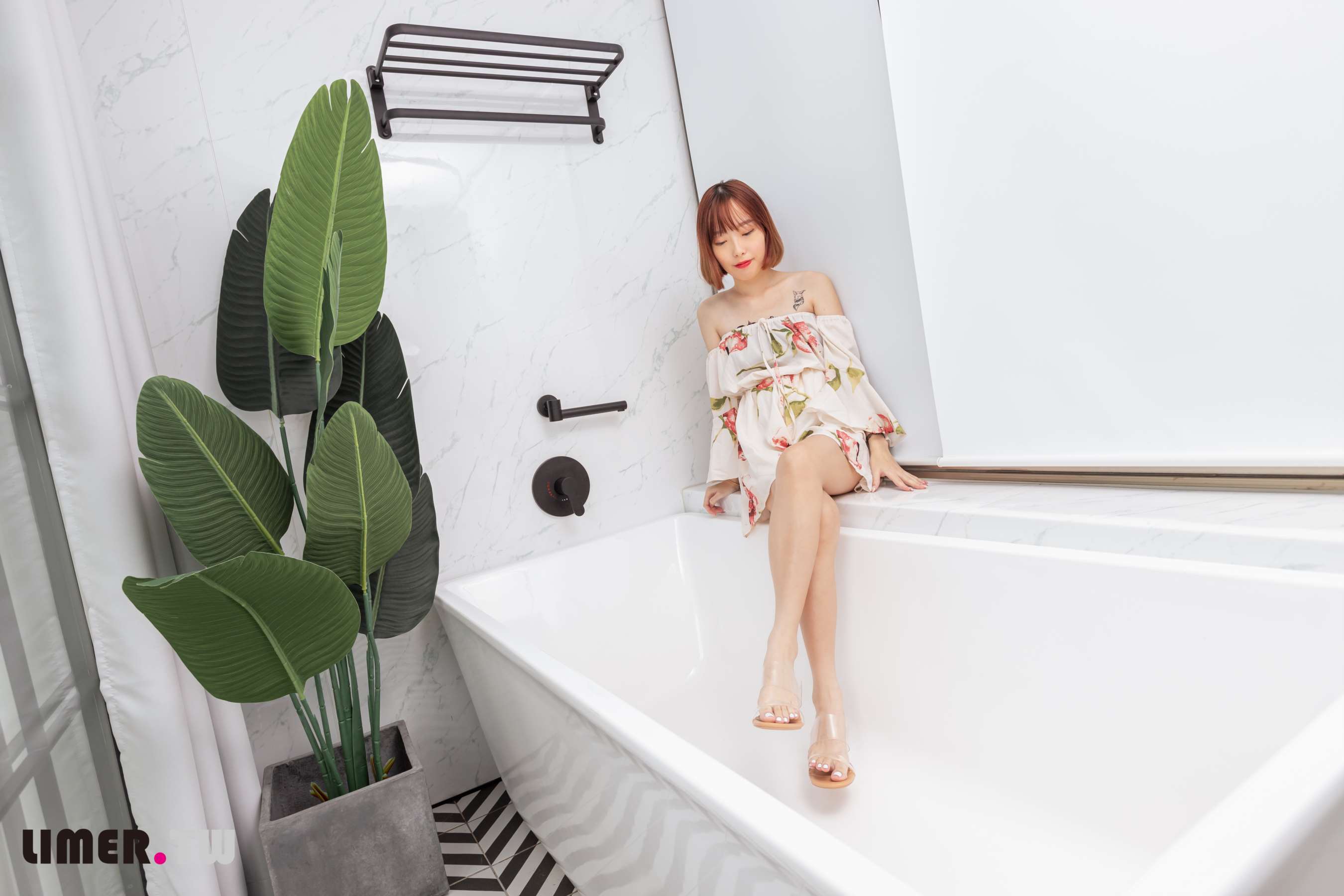 《[寄卖]小容包 浴室高跟鞋邂逅》作品图