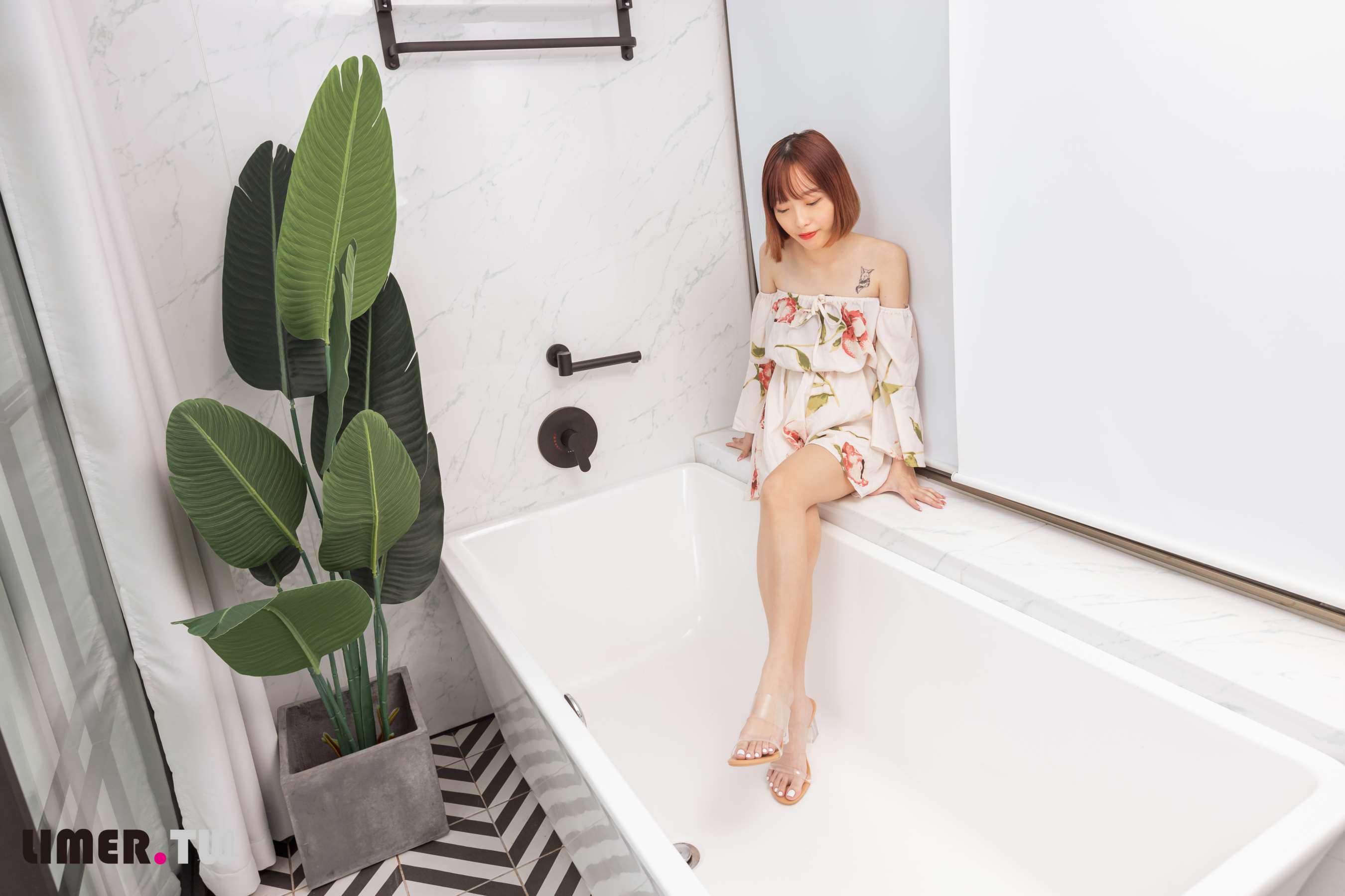 《[寄卖]小容包 浴室高跟鞋邂逅》作品图