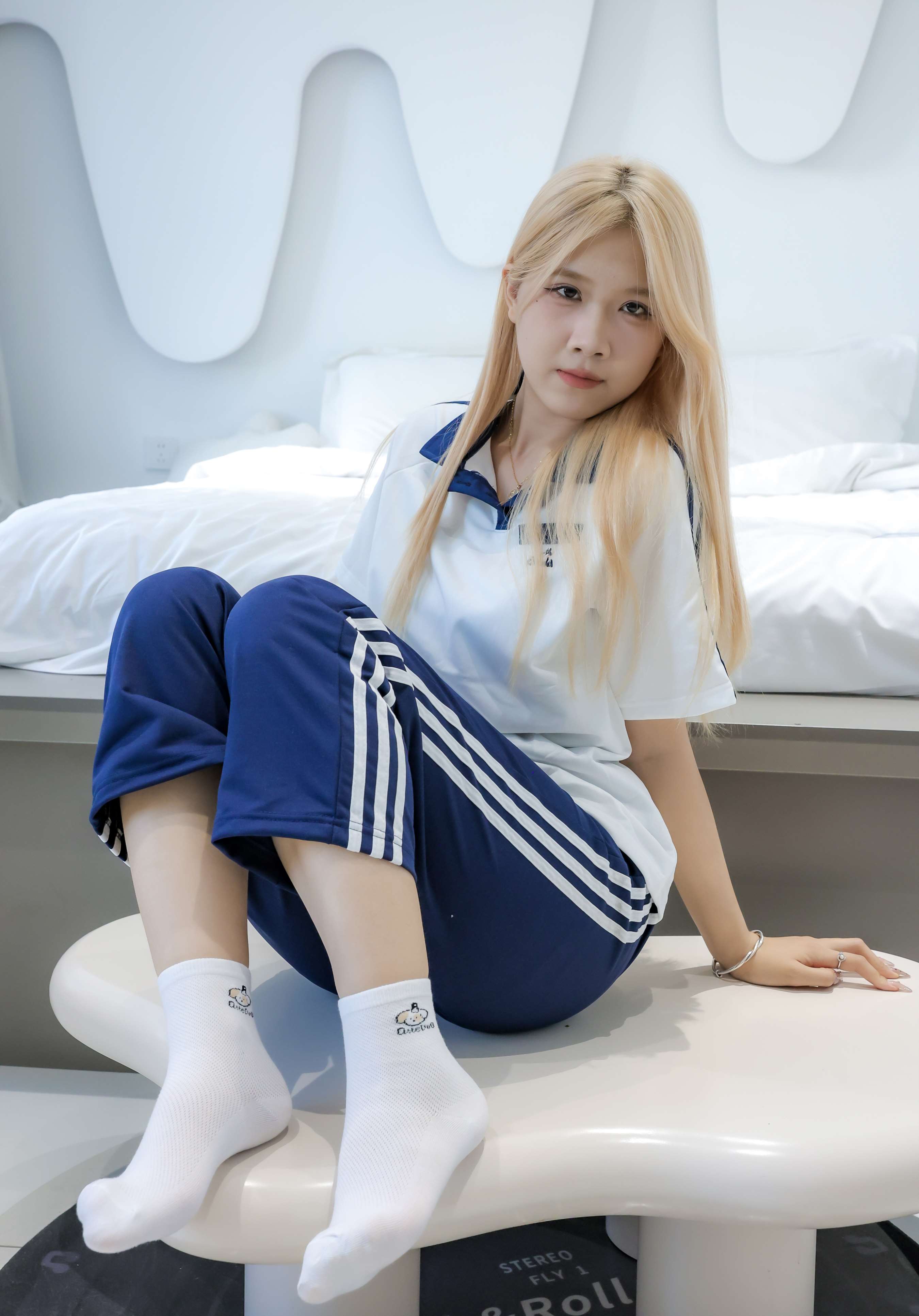 《栗子校服の嫩足》作品图