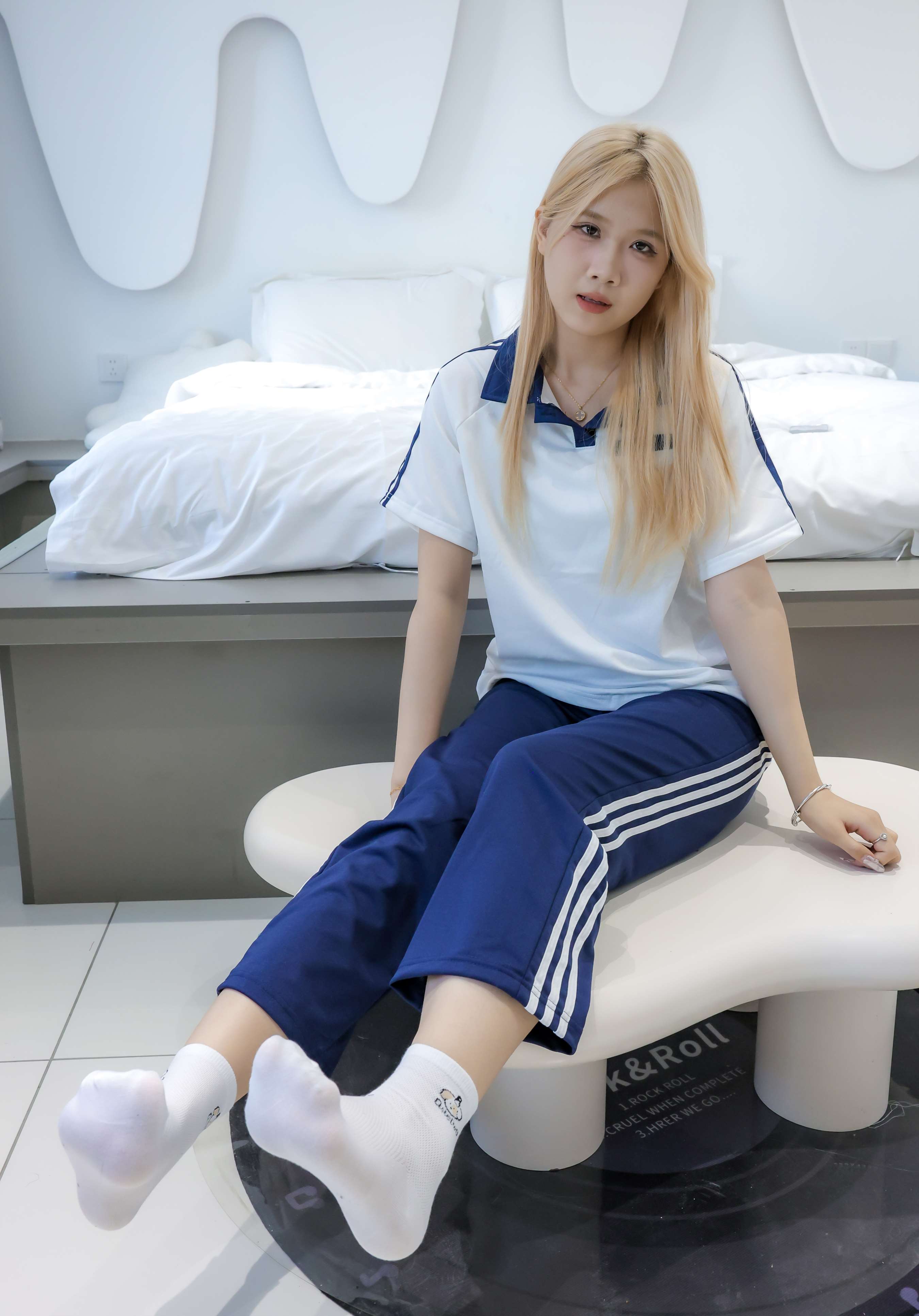 《栗子校服の嫩足》作品图