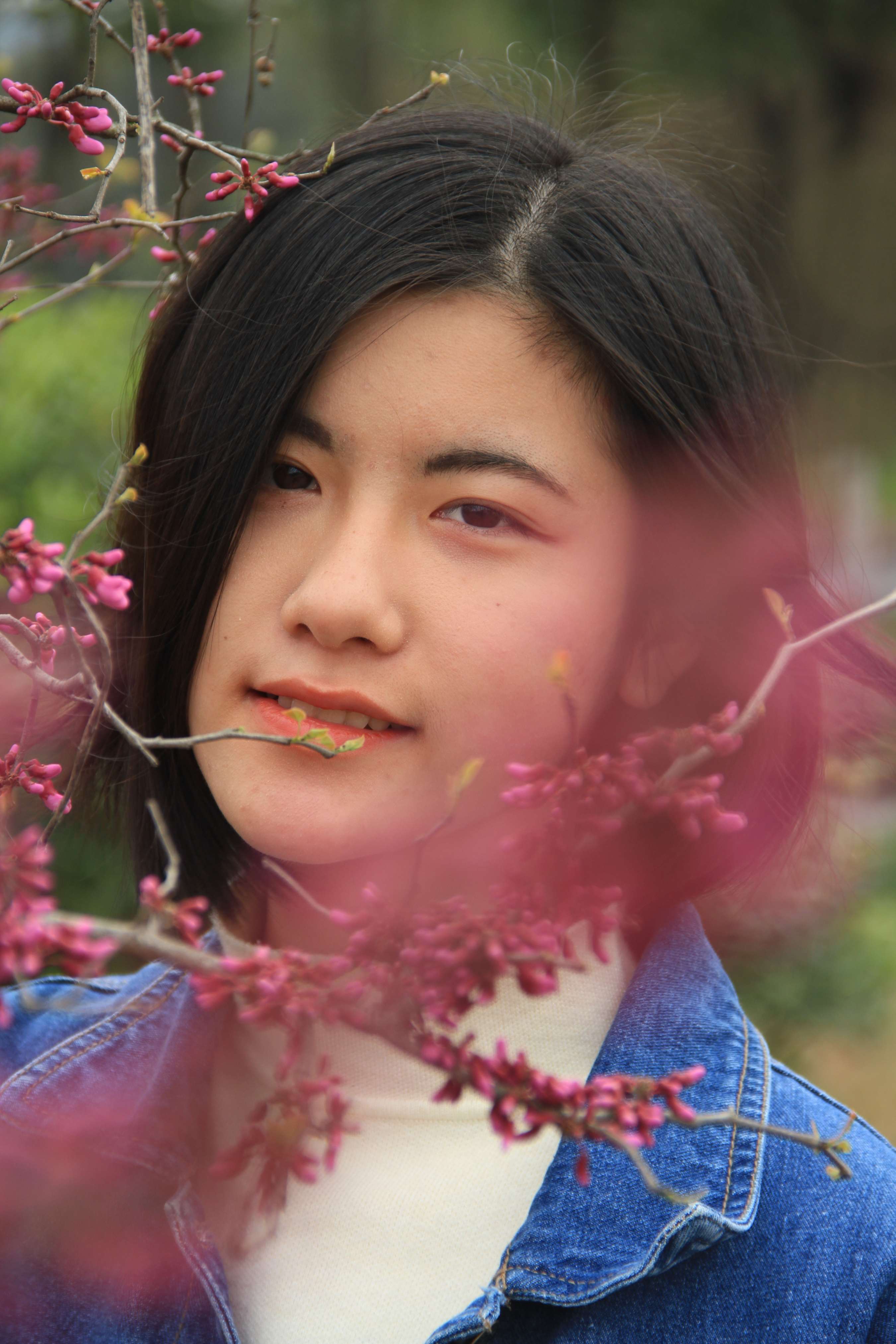 《新疆大二妹子》作品图