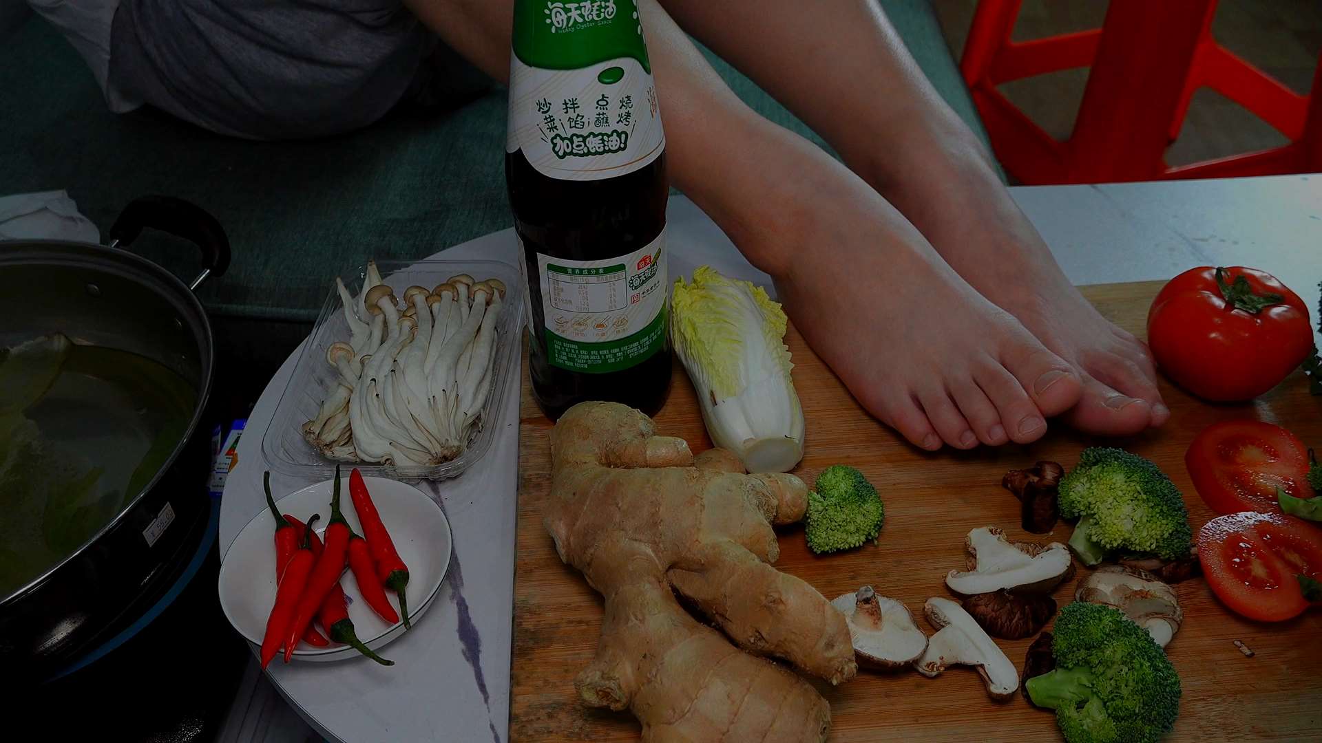 《[视频]怡怡的美脚加上各种佐料太香了》作品图