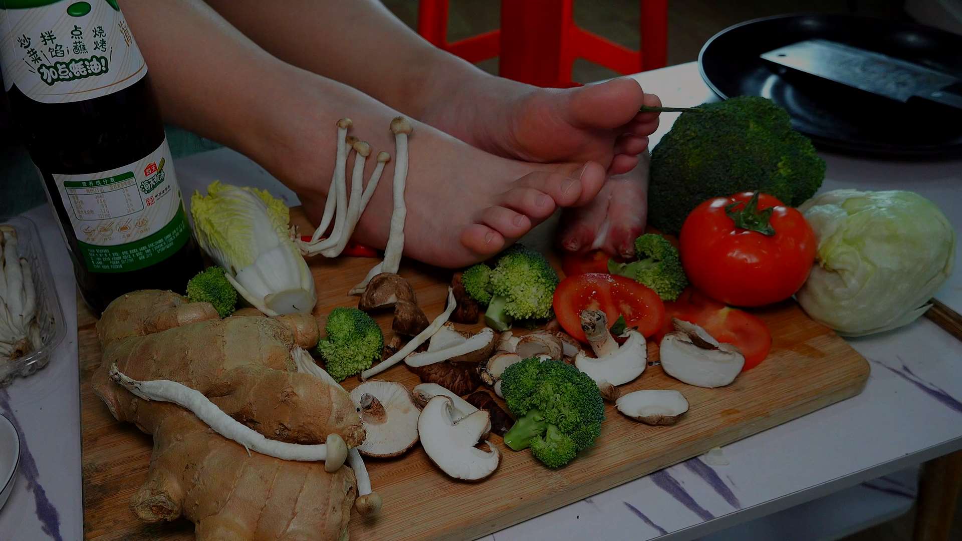 《[视频]怡怡的美脚加上各种佐料太香了》作品图