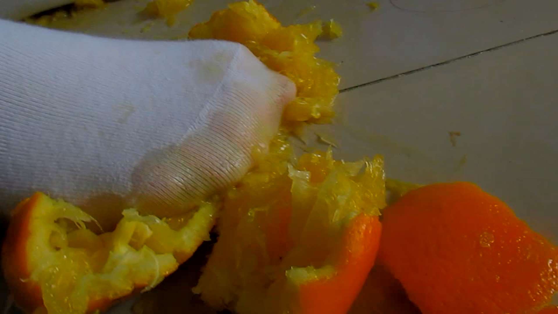 《[视频]两高中生踩橙子》作品图