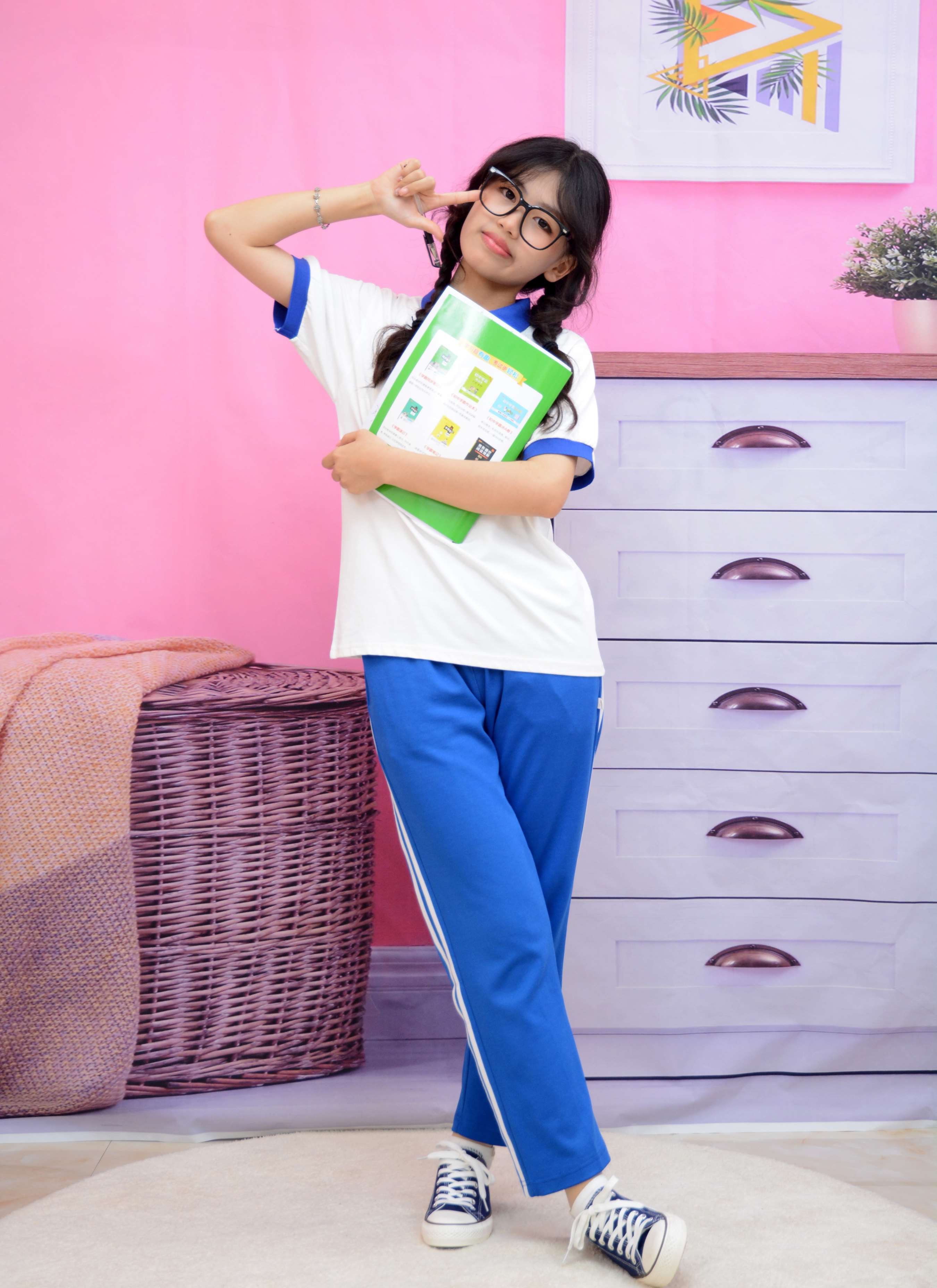 《希希 告别校服》作品图