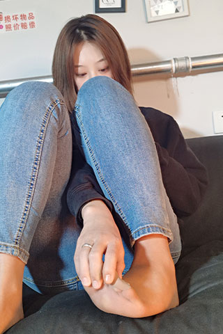 偷拍表妹的脚