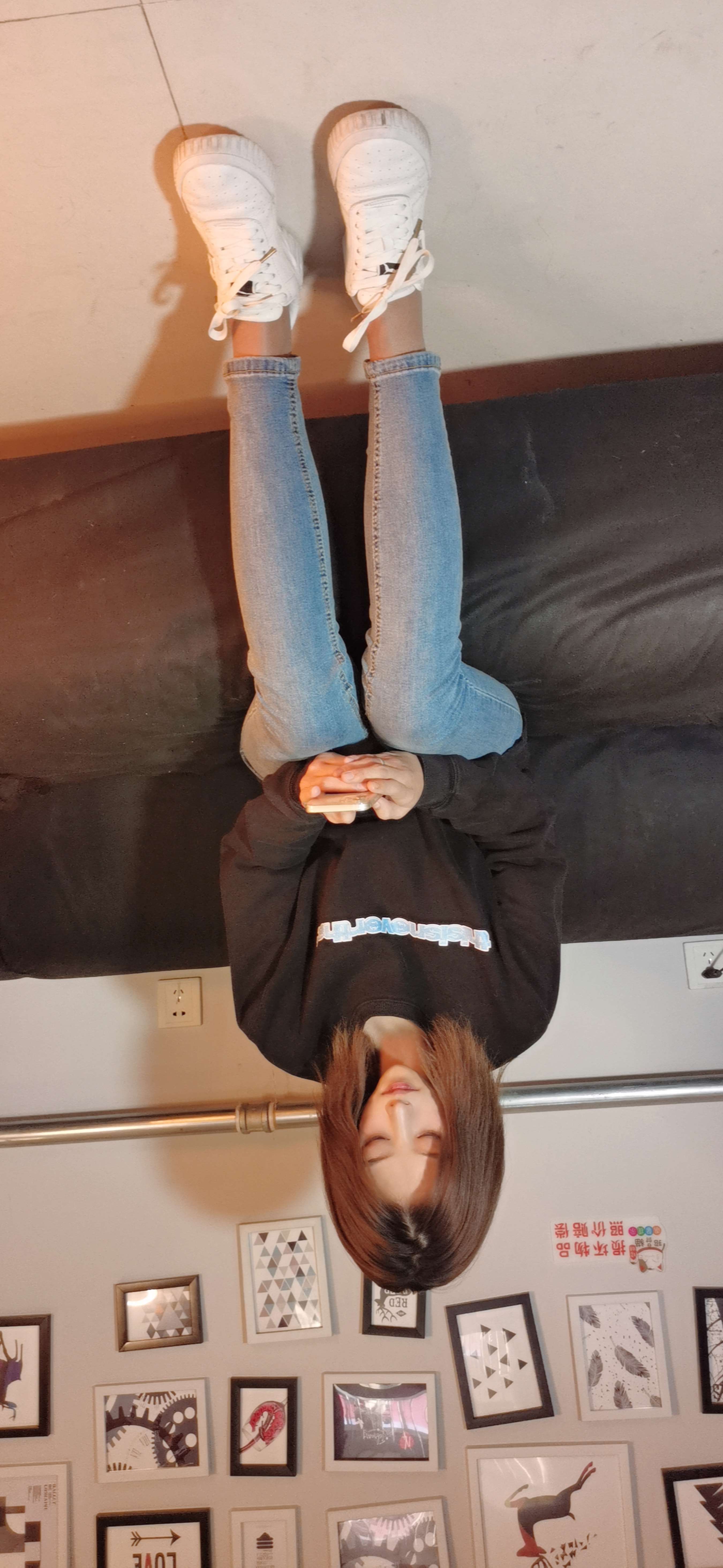 《偷拍表妹的脚》作品图