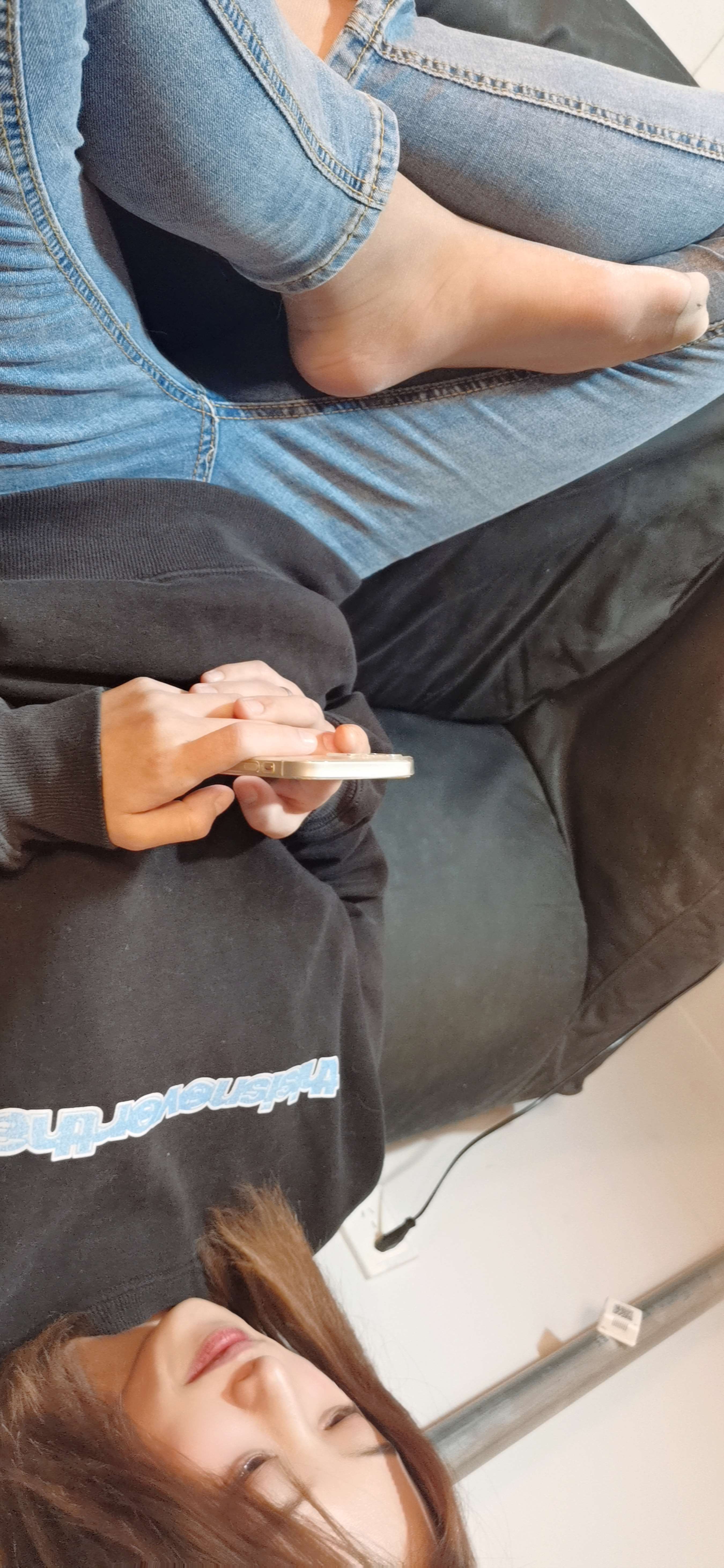 《偷拍表妹的脚》作品图