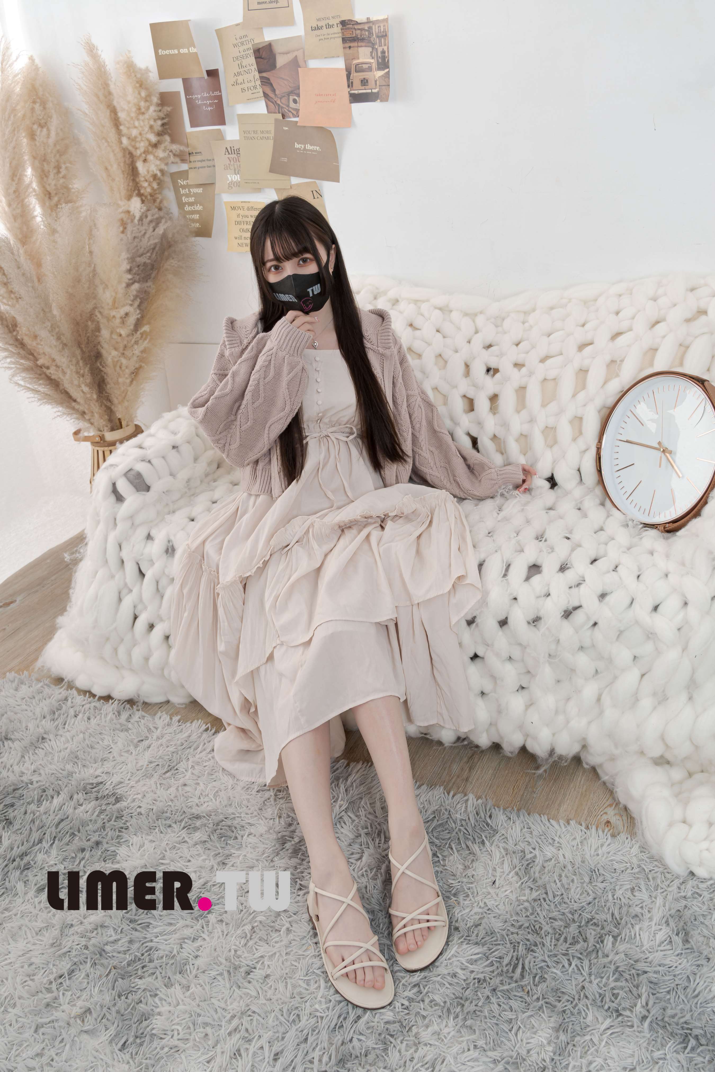 《[寄卖]Miya凉鞋素甲粉嫩通红裸足一次满足》作品图