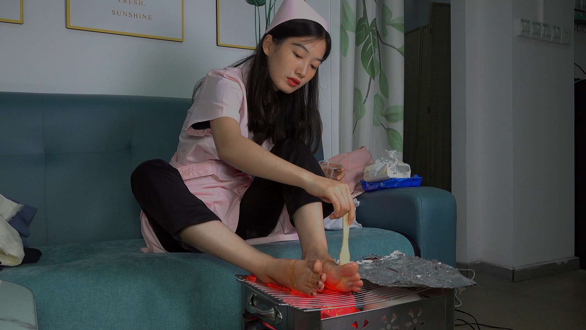 《[视频]美女护士燕玲弄个美脚沙拉》作品图