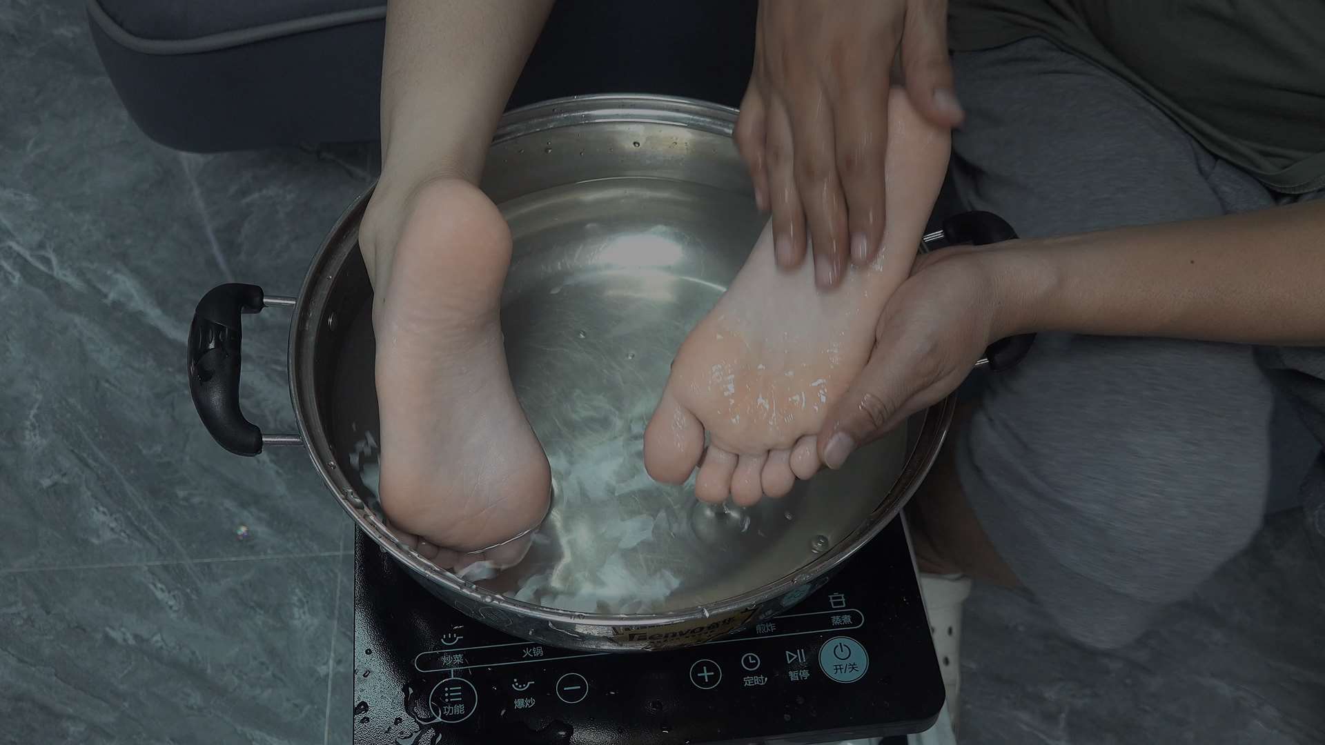 《[视频]仪仪的食物美脚》作品图