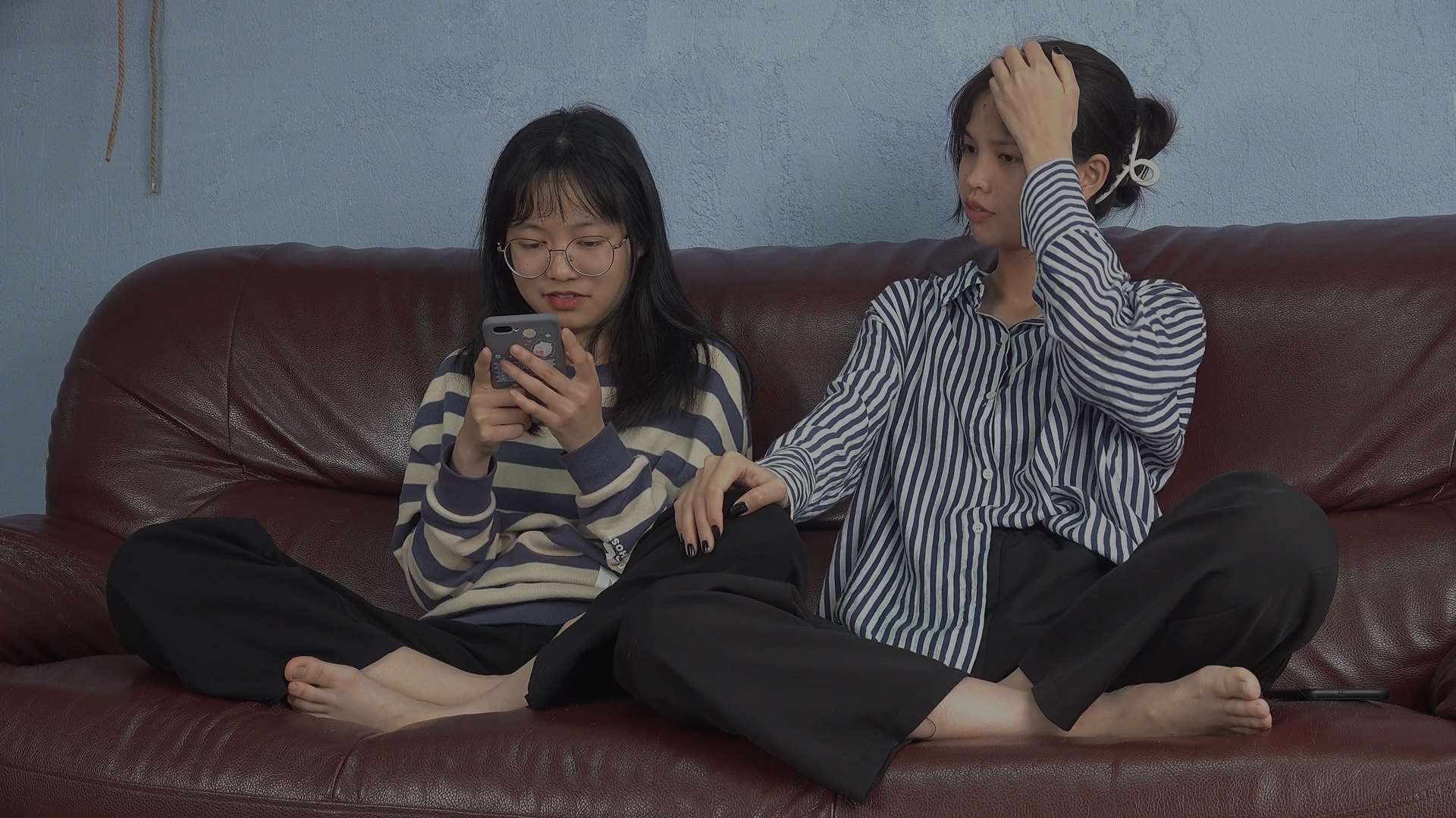 《[视频]小花和潘婷沙发上秀美脚》作品图