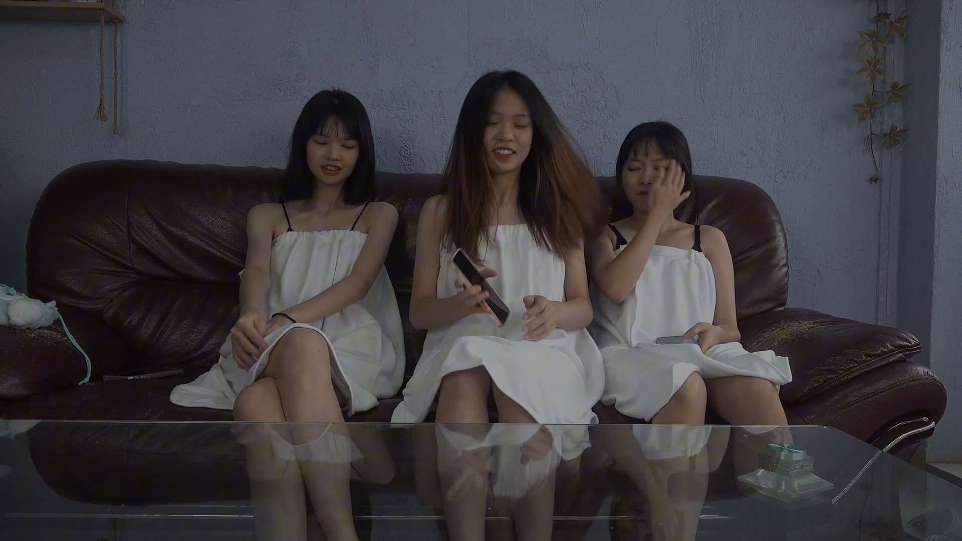 《[视频]五金花美妮，小美，潘婷，小花和小惠剧情大片》作品图