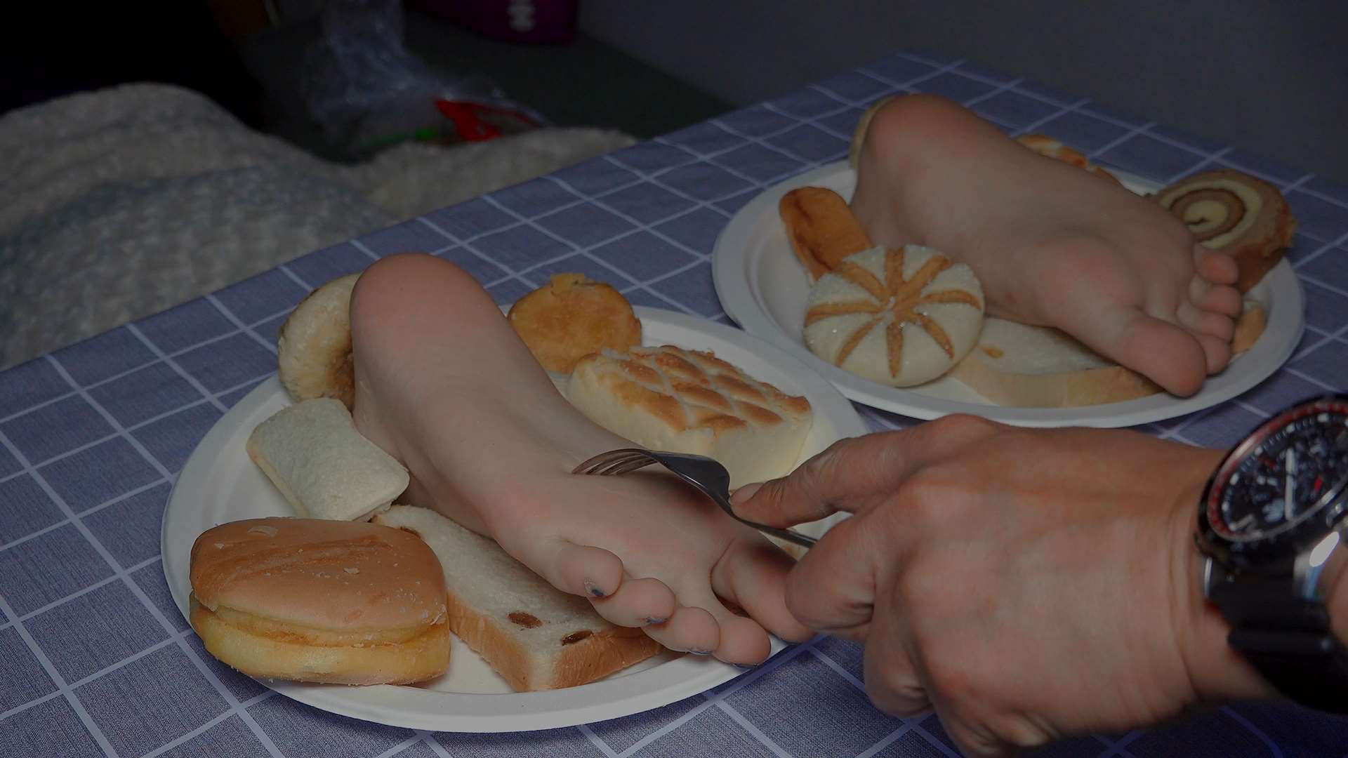 《[视频]小莹沙拉面包美脚》作品图