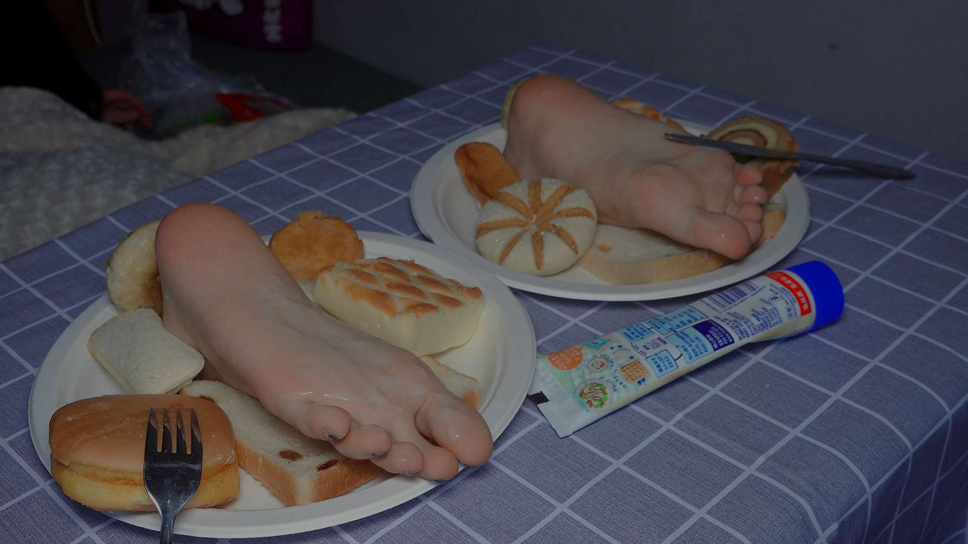 《[视频]小莹沙拉面包美脚》作品图