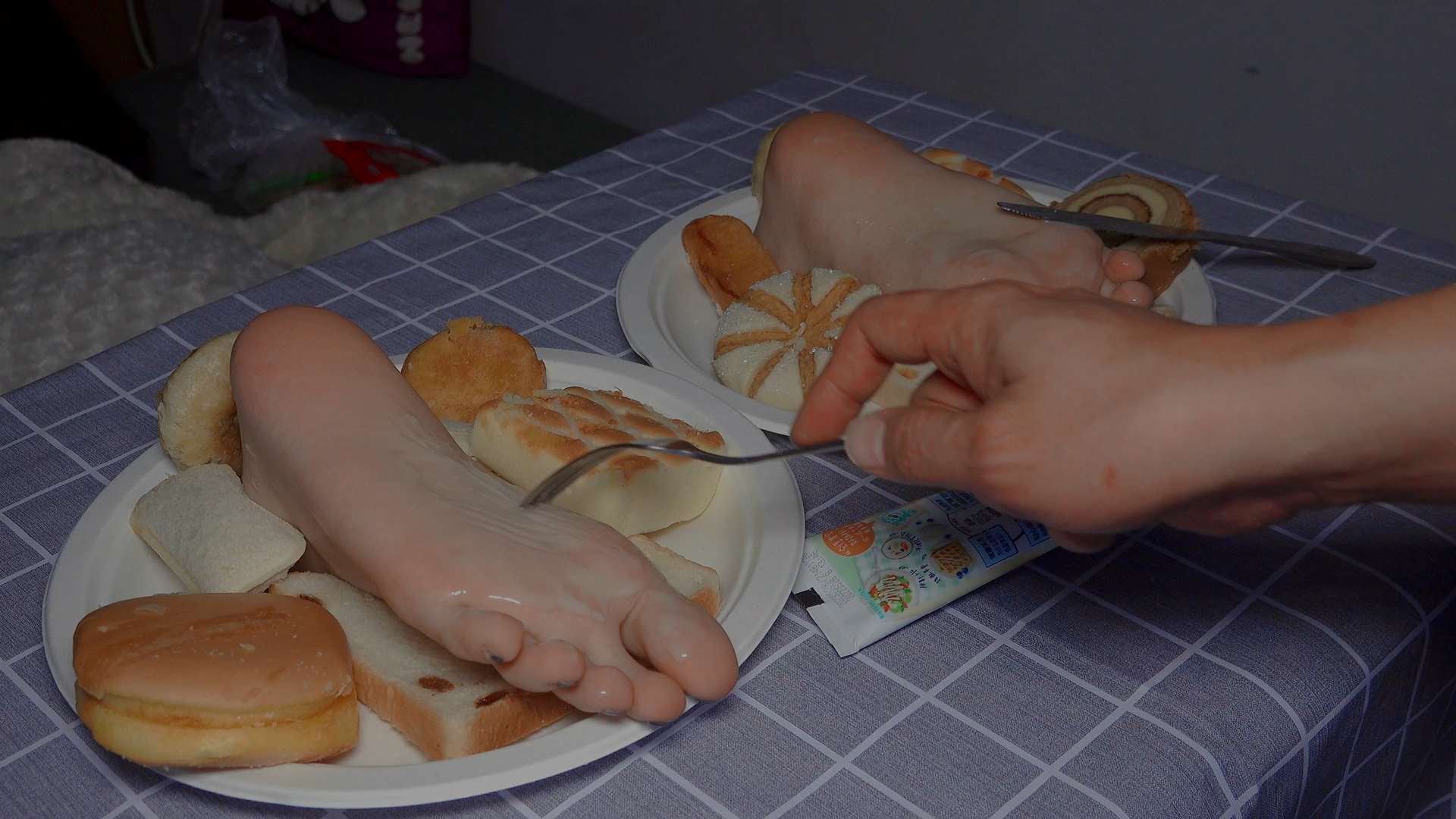 《[视频]小莹沙拉面包美脚》作品图