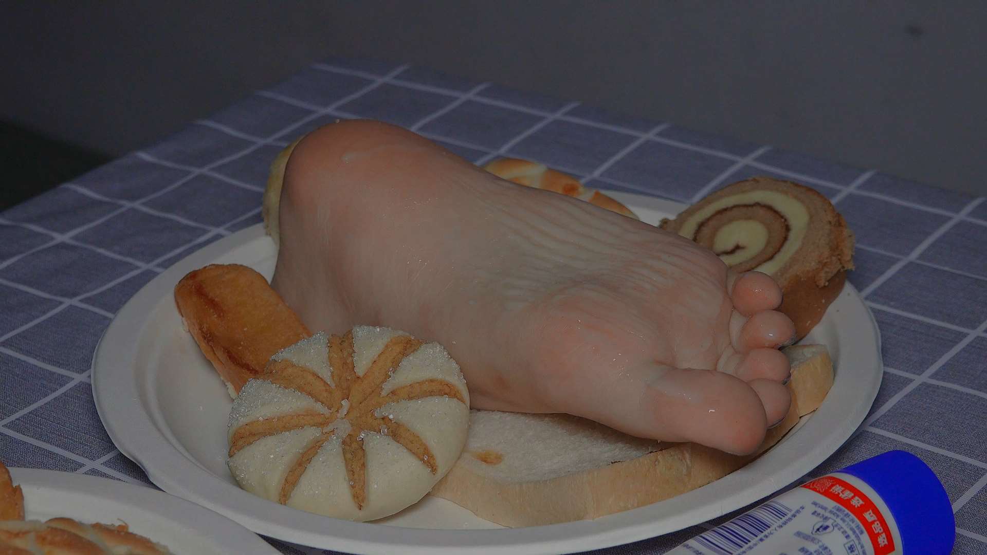 《[视频]小莹沙拉面包美脚》作品图