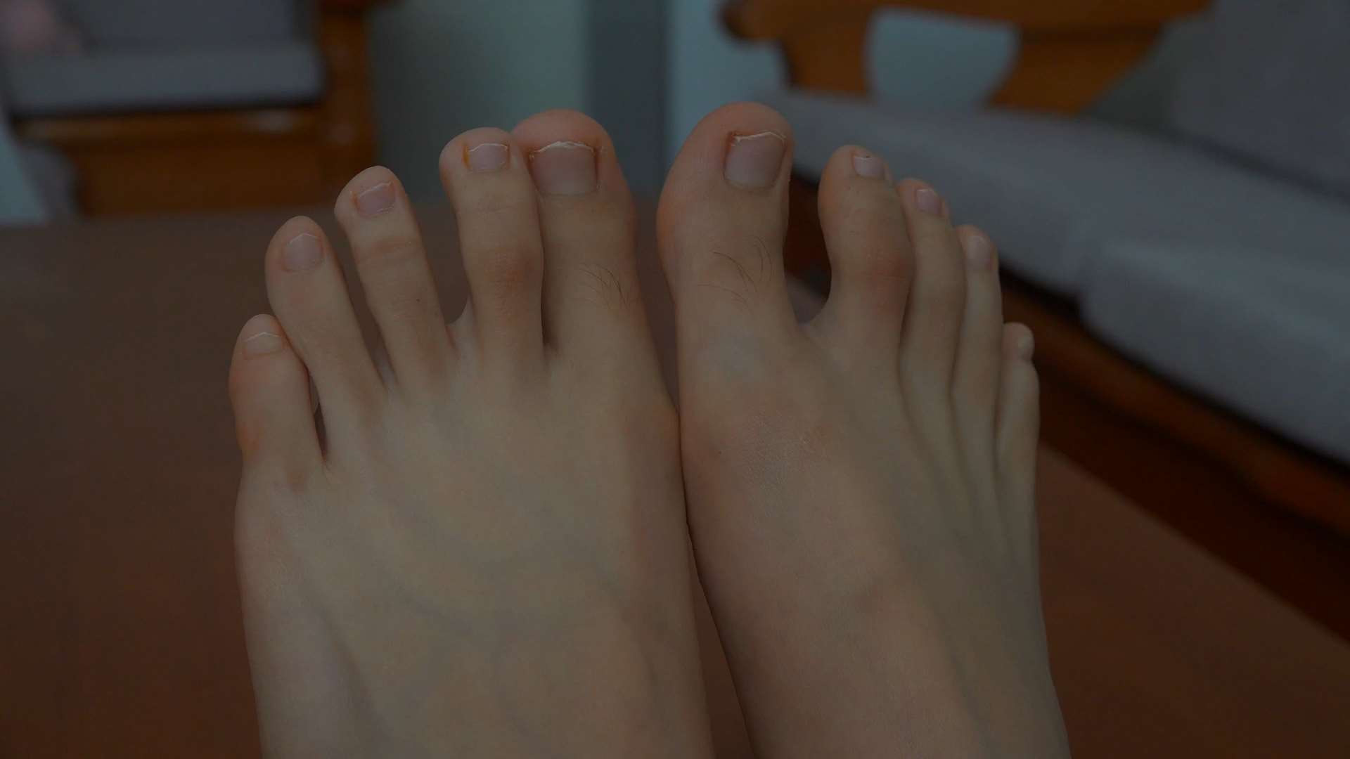 《[视频]英语卢老师原味棉袜美脚展示，清秀性感》作品图