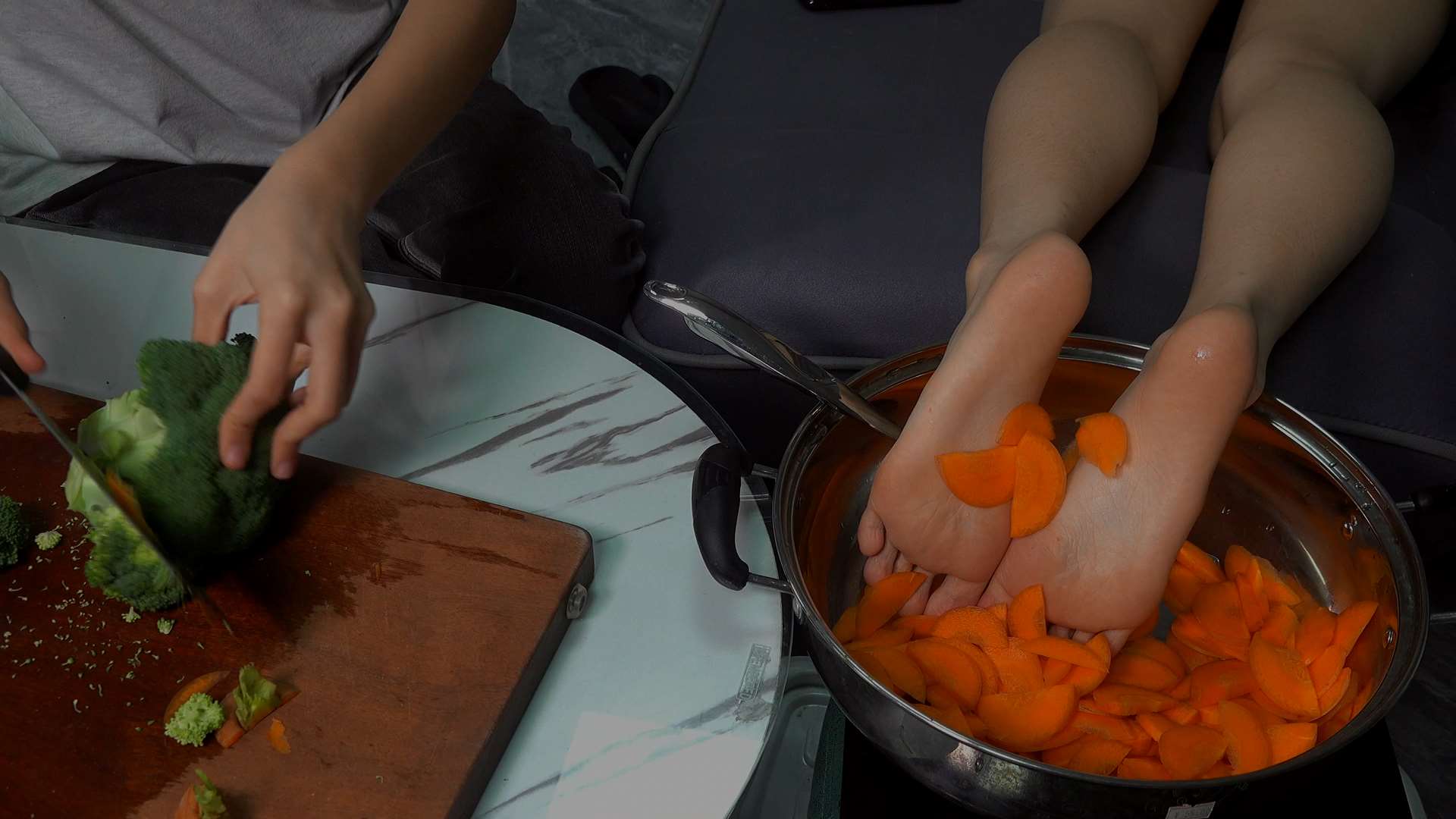 《[视频]贞贞的食物美脚最后翻炒出锅香极了》作品图