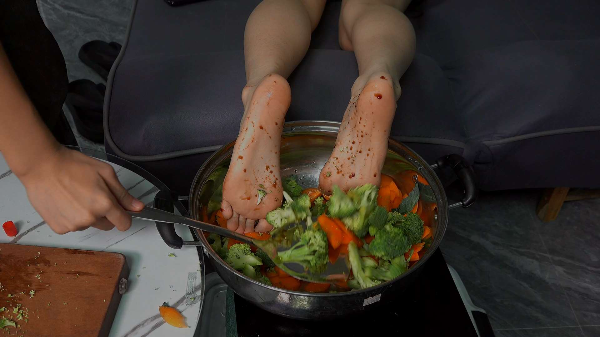 《[视频]贞贞的食物美脚最后翻炒出锅香极了》作品图