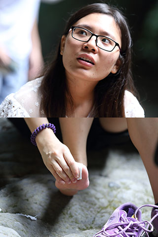 两位20岁超美清纯-女生-，脚超漂亮，勾魂的玉趾