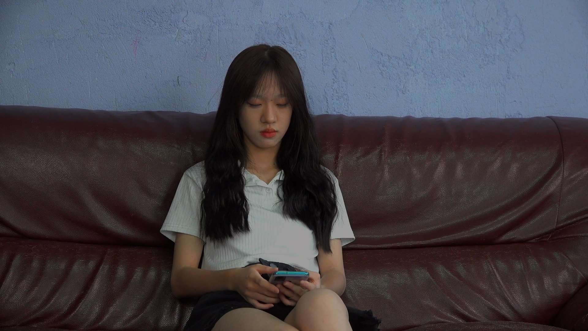 《[视频]高冷美女美琪白嫩性感的美脚刚脱鞋袜气味》作品图