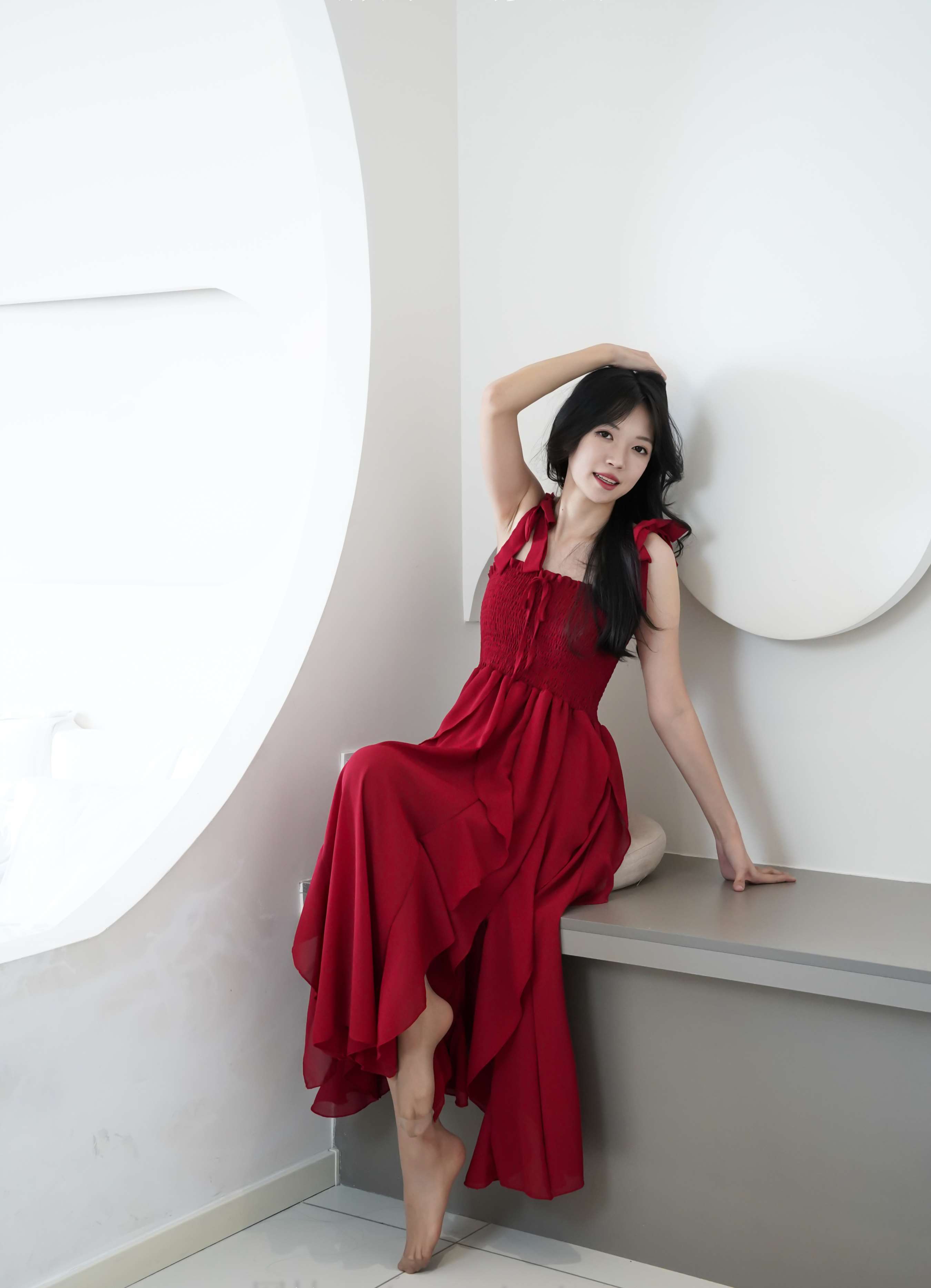 《yuuu 红裙の嫩足》作品图