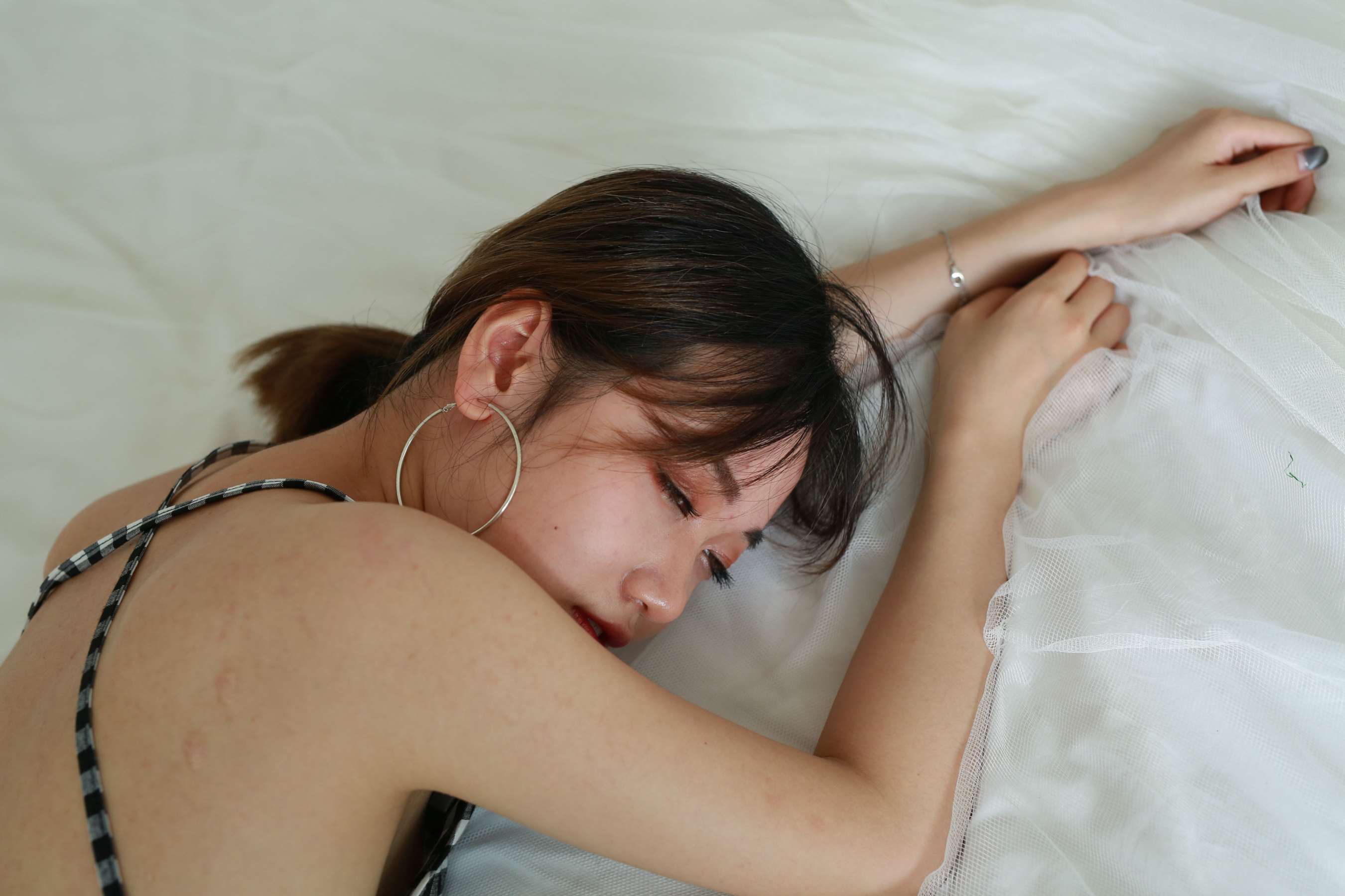 《陈雨菲格子裙の嫩足》作品图