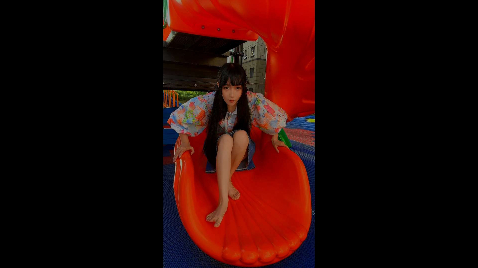 《[视频]抖音博主oo圆圆户外秀玉足第一弹，太嫩了!》作品图