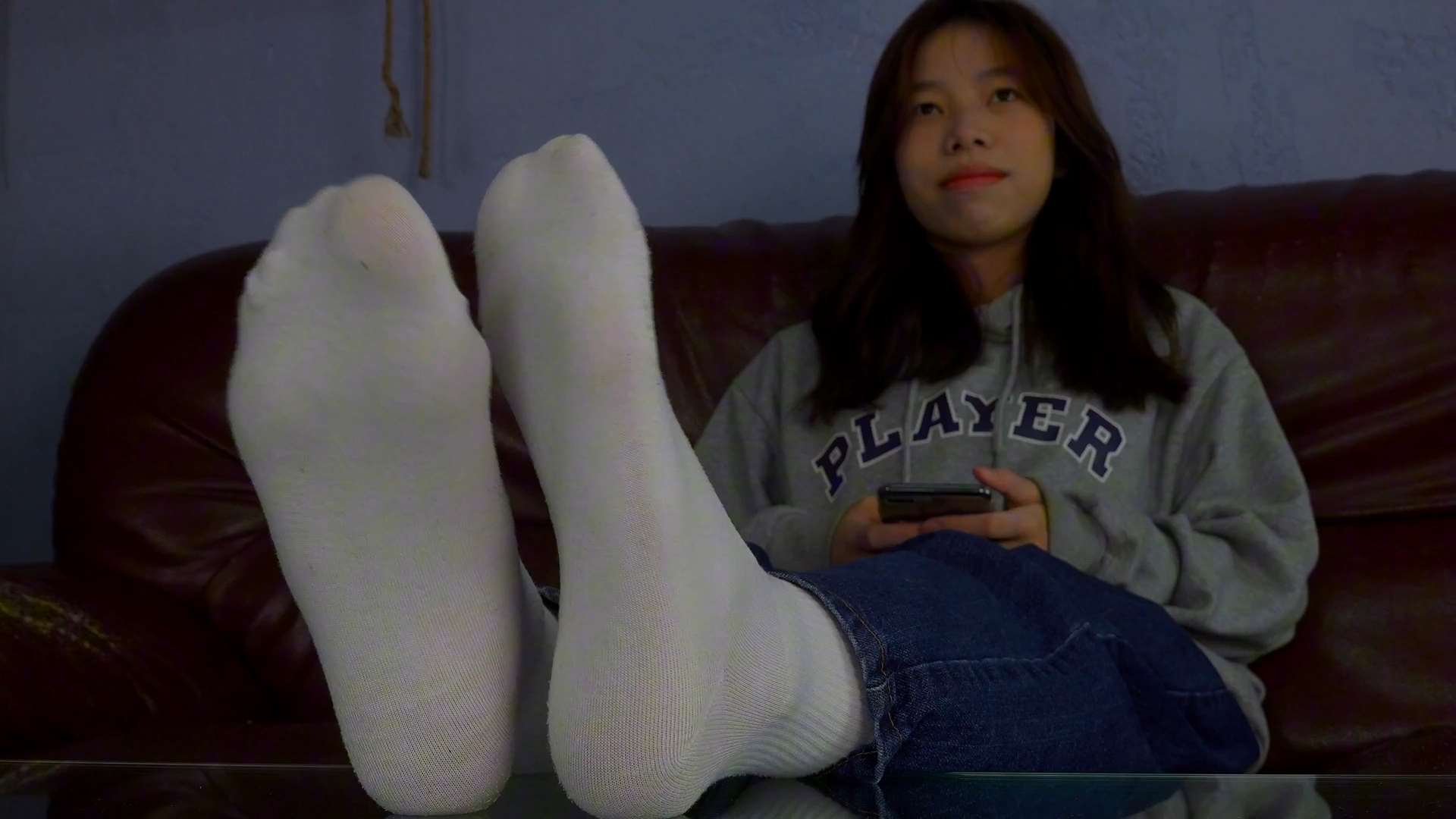 《[视频]学生颖颖骨感大脚露出褶皱的原味美脚》作品图