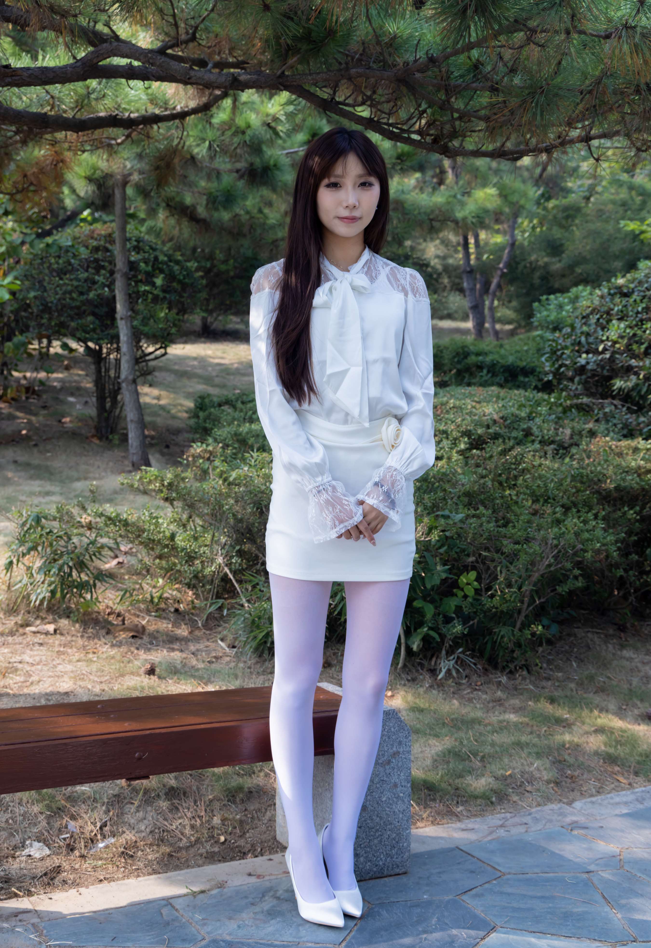 《泡泡 高跟鞋の厚白丝》作品图