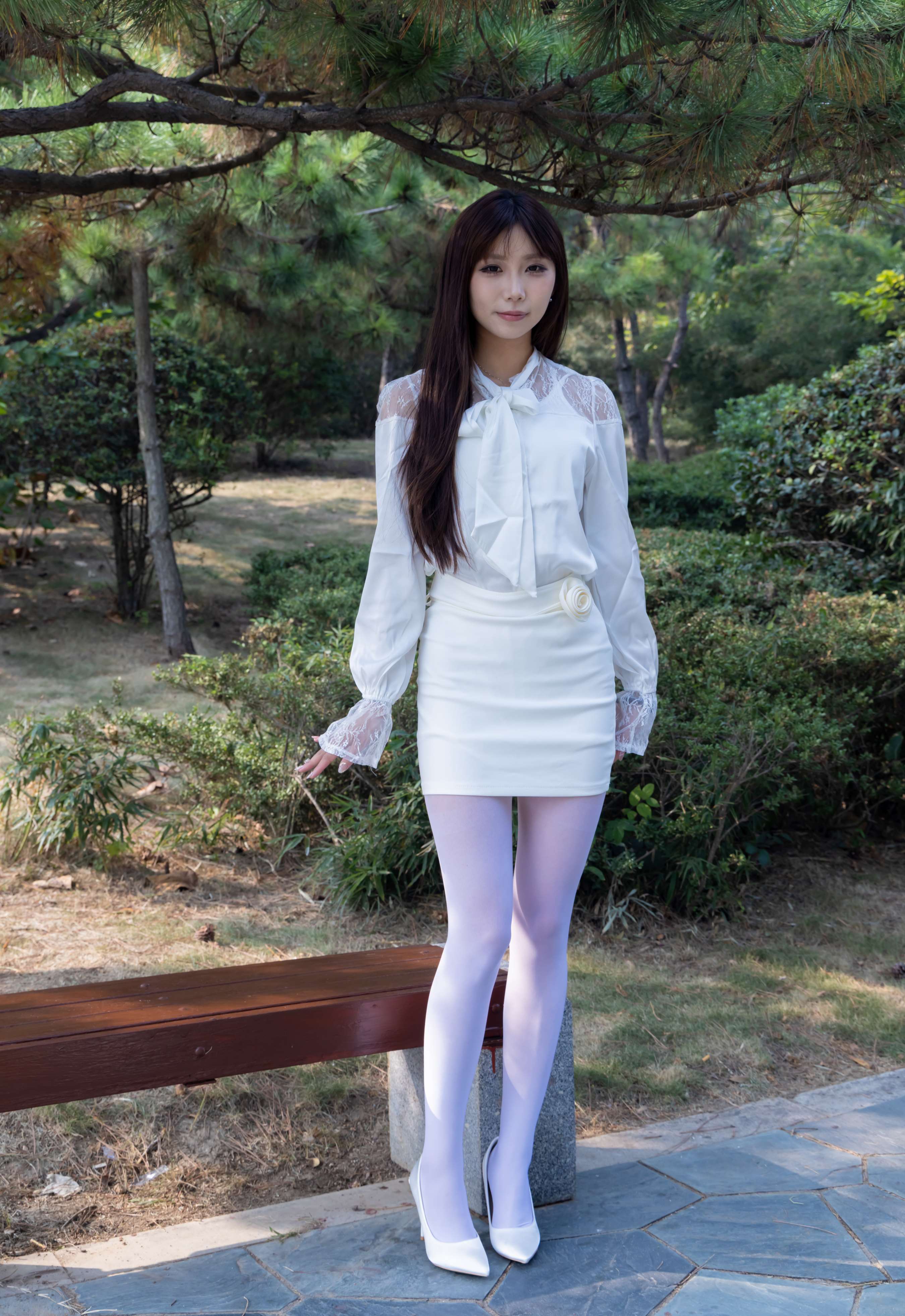 《泡泡 高跟鞋の厚白丝》作品图