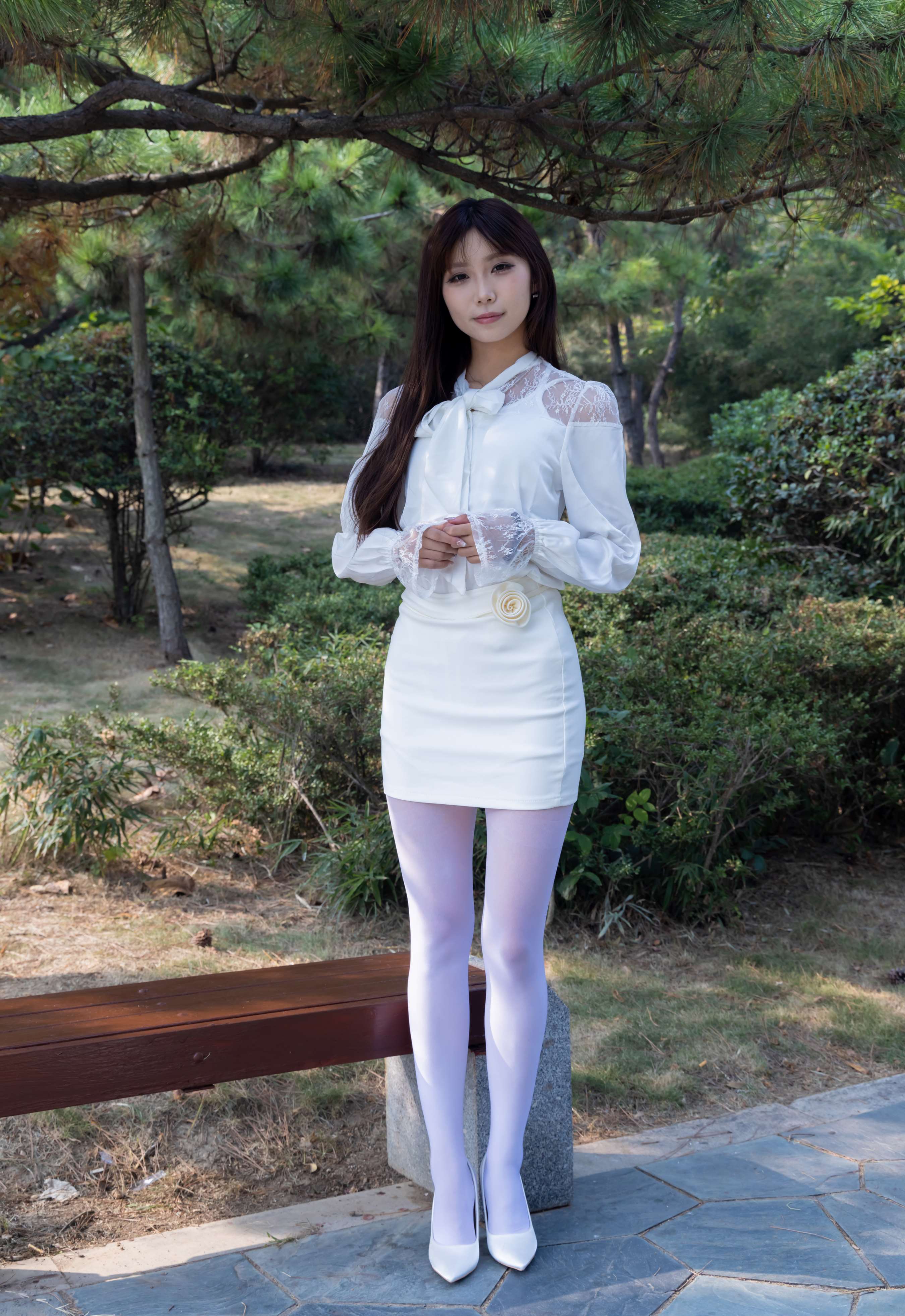 《泡泡 高跟鞋の厚白丝》作品图