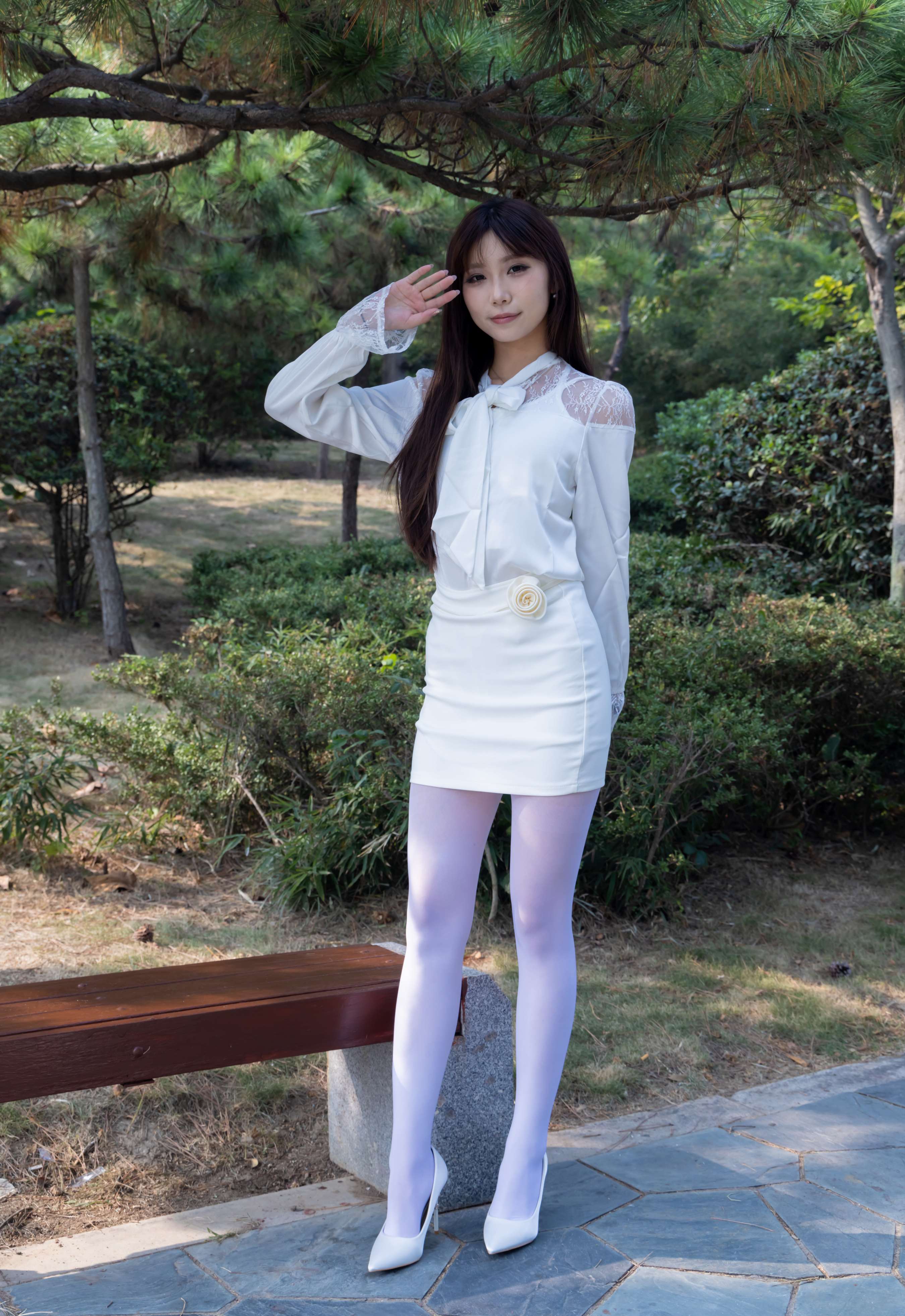 《泡泡 高跟鞋の厚白丝》作品图