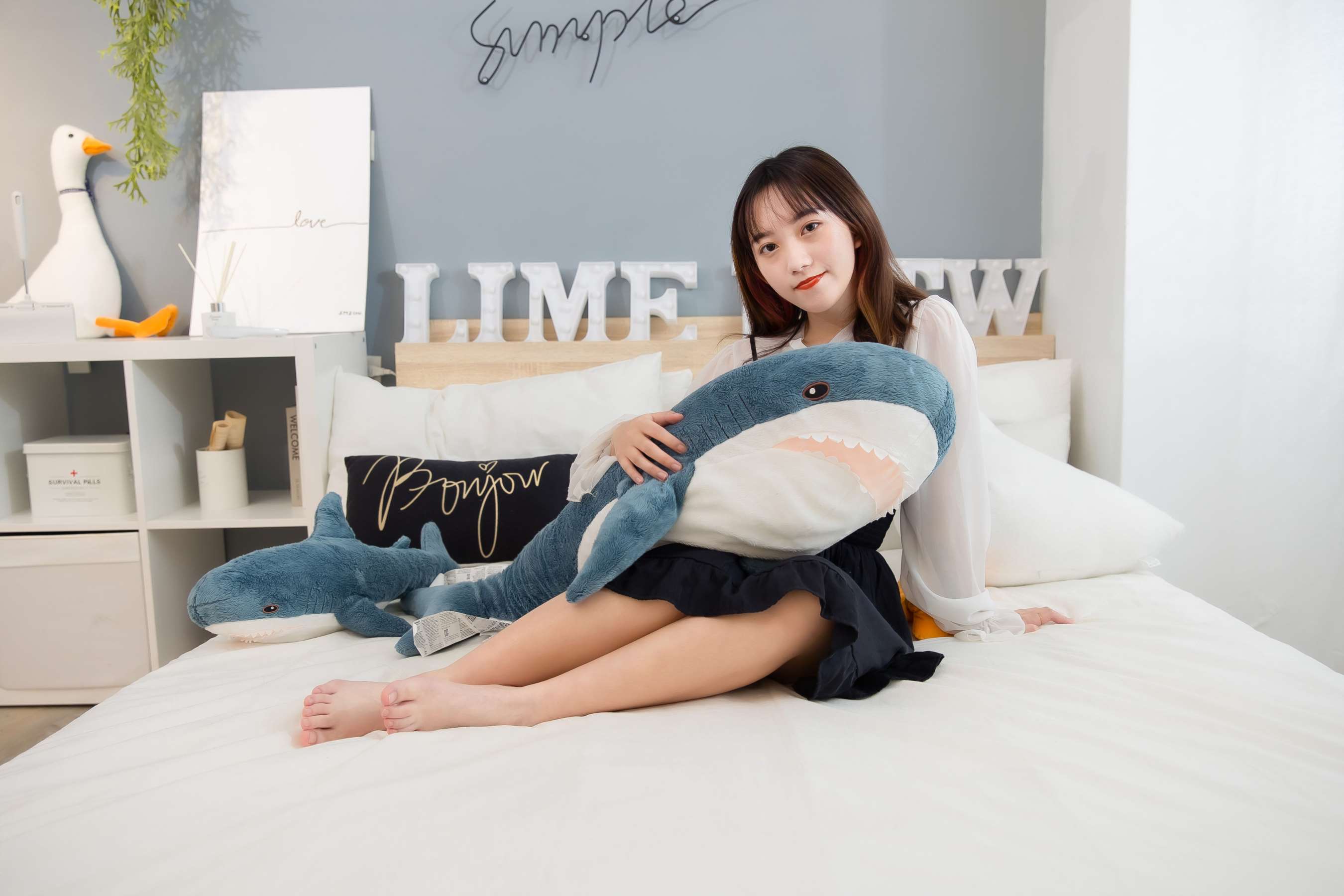 《[寄卖]高中生Una新作！裸足紧夹大鲨鱼不放，真调皮！》作品图