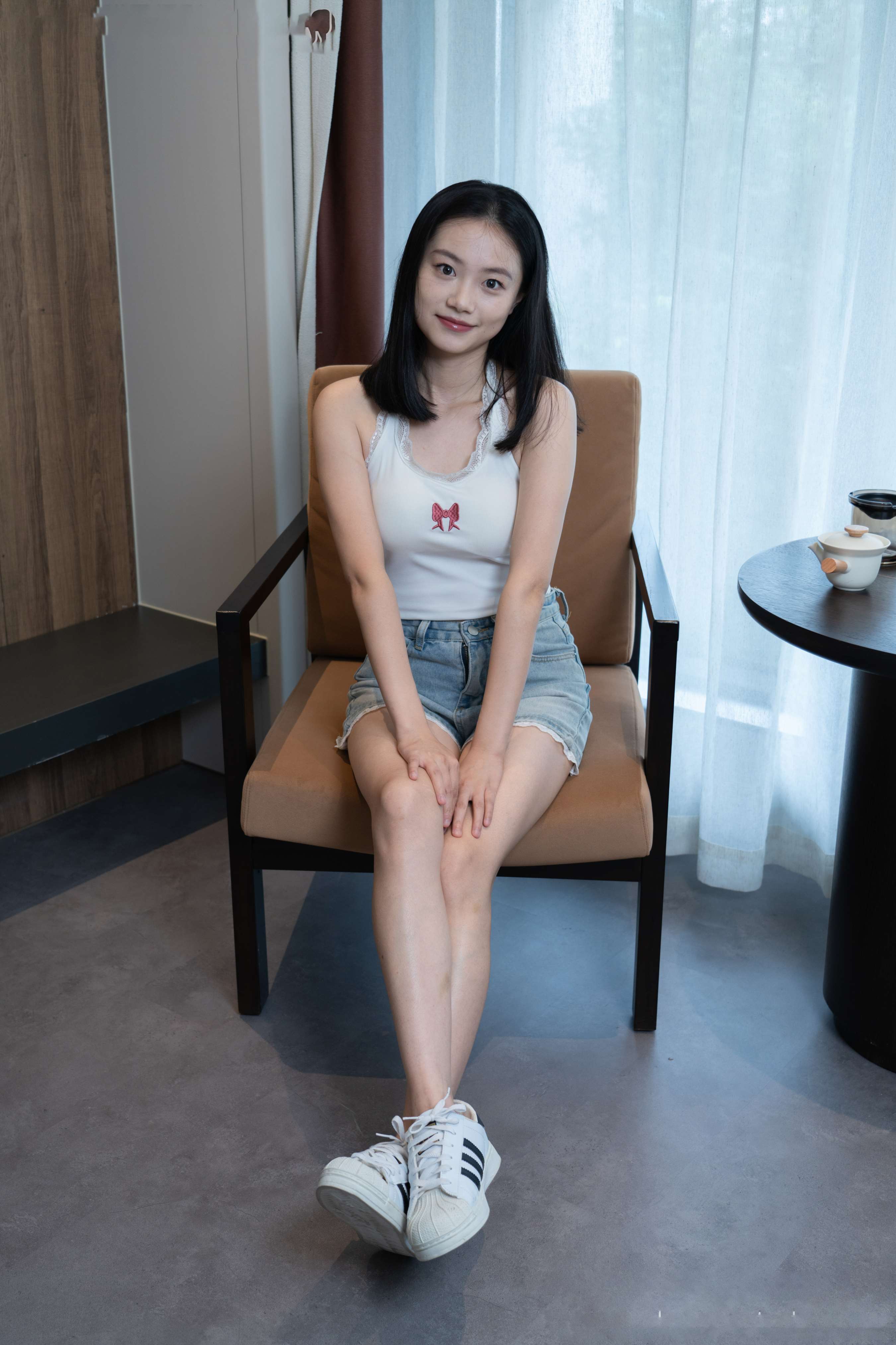 《齐齐 板鞋の裸足》作品图