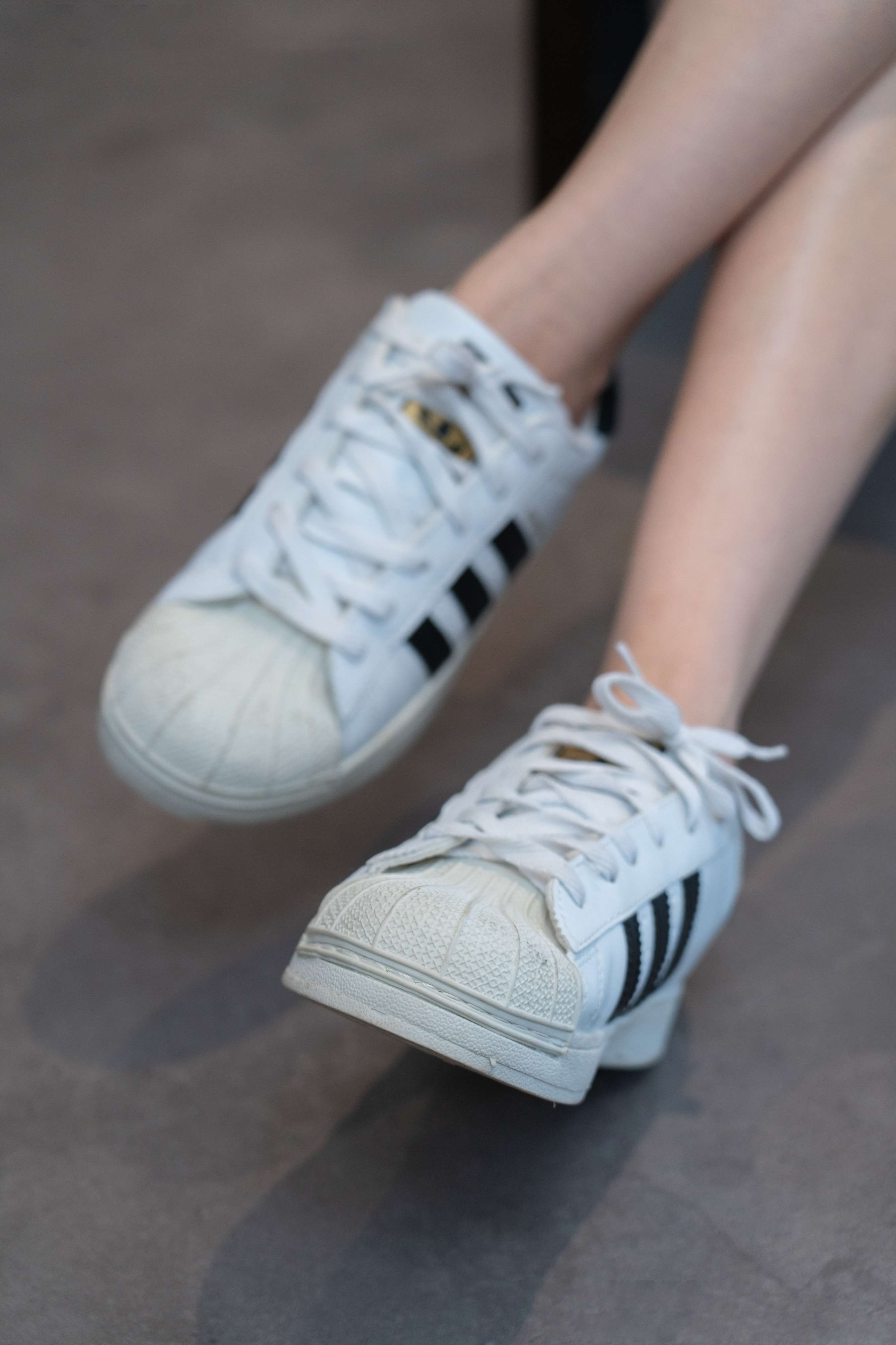 《齐齐 板鞋の裸足》作品图