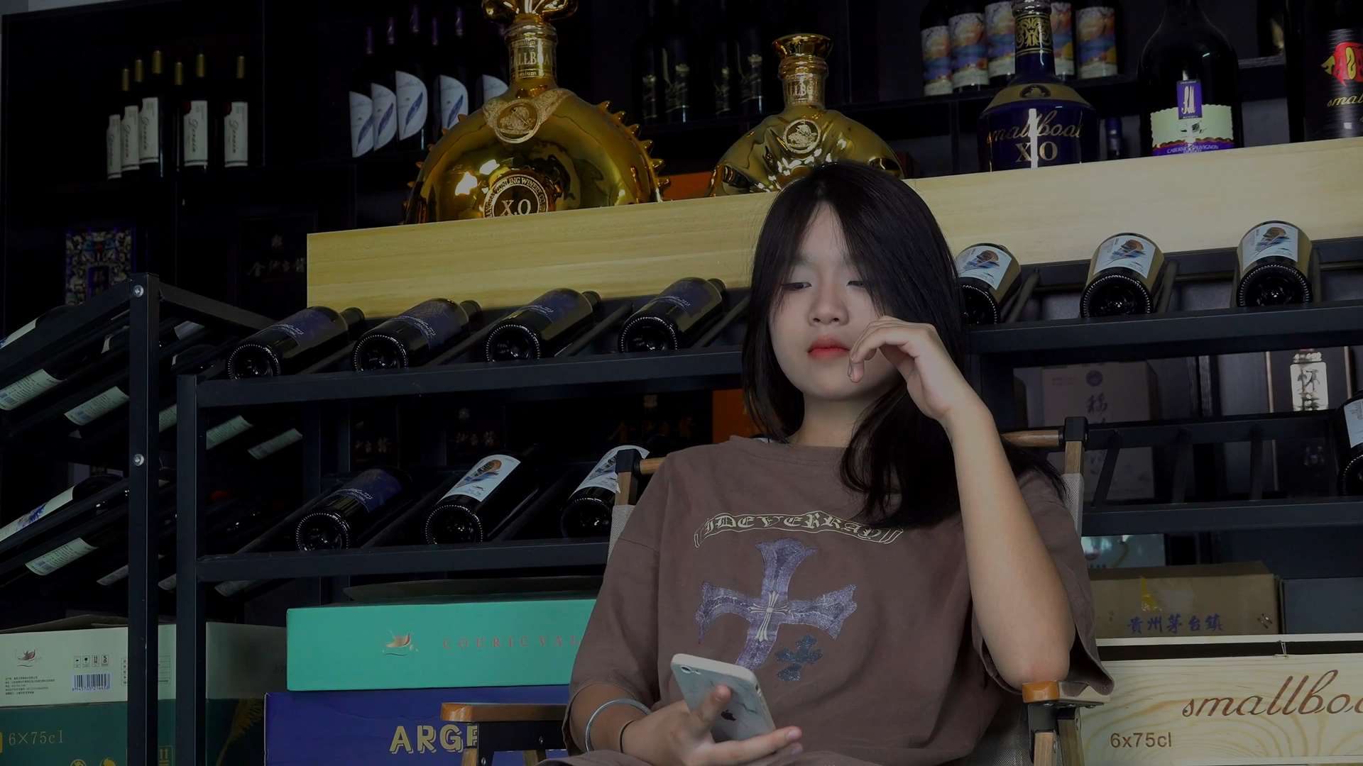 《[视频]小秋性感肉肉的美脚展示，脱掉鞋袜那刻就着迷了！》作品图