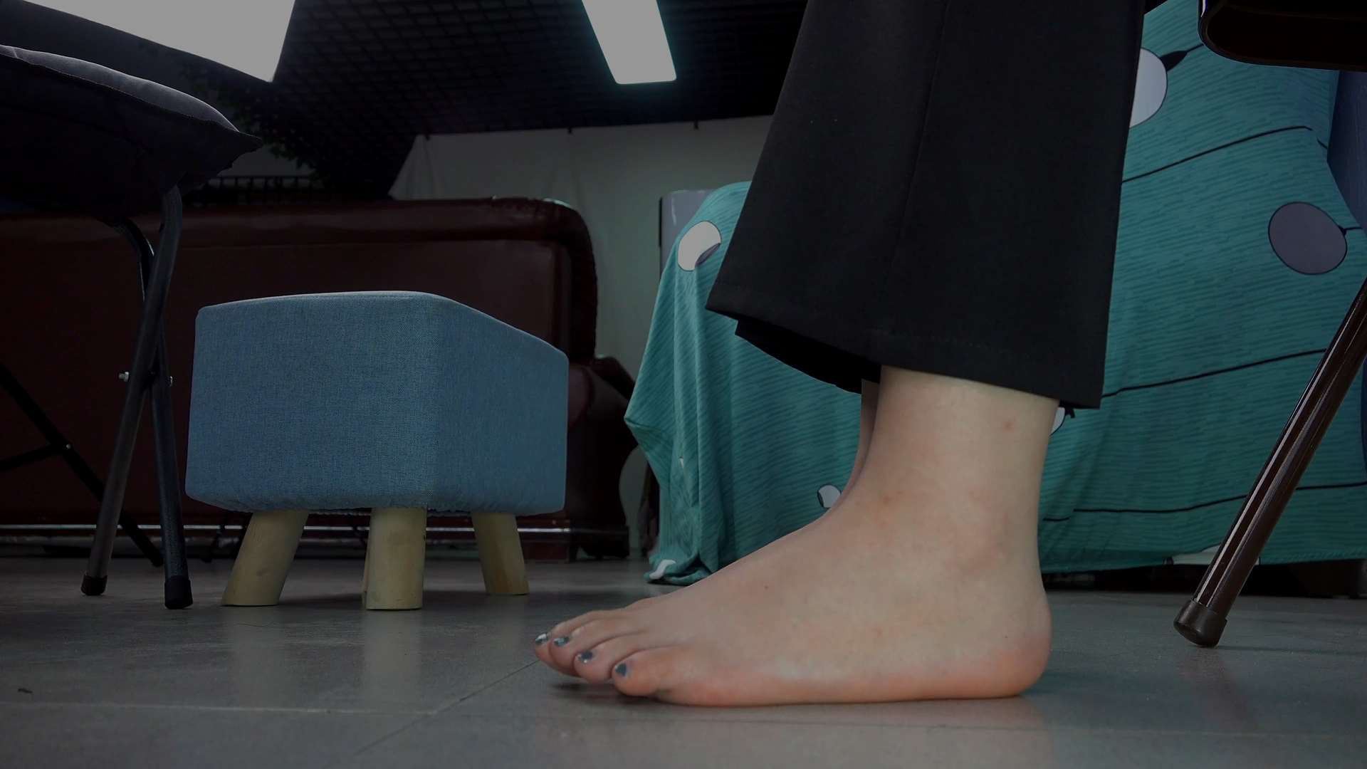 《[视频]玩弄美女姗姗的美脚》作品图