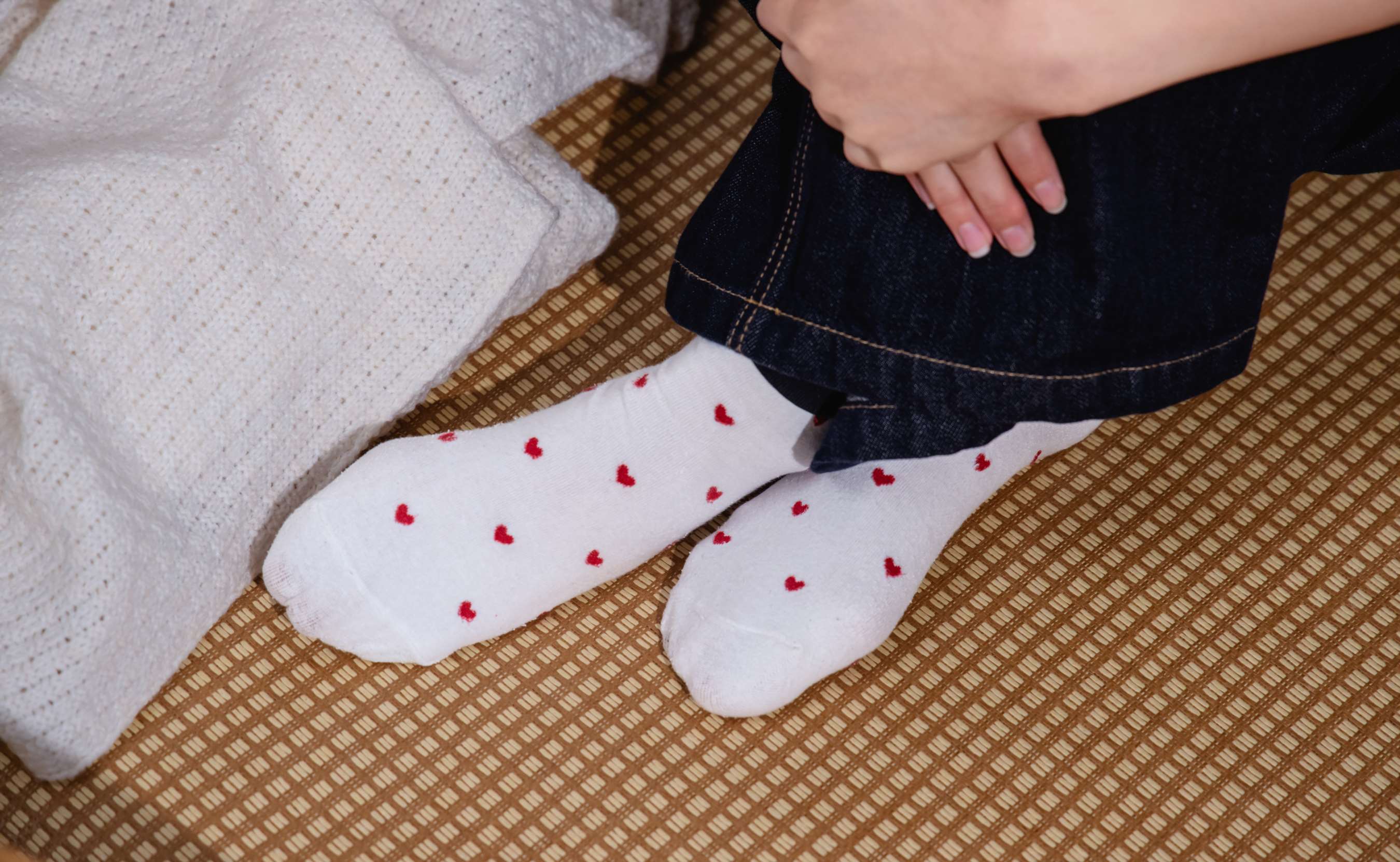 《奶芙 脏板鞋白棉袜の嫩足》作品图