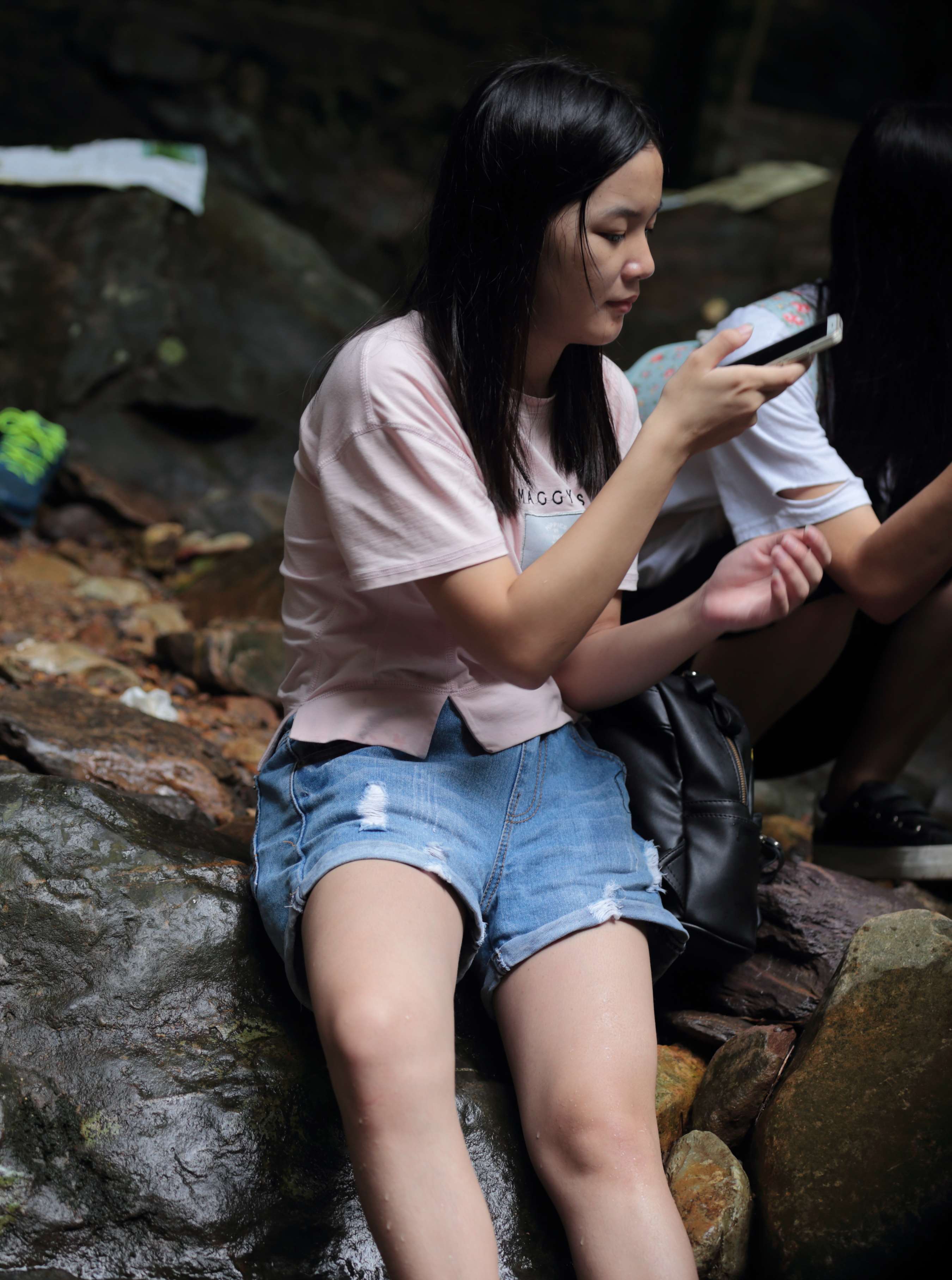 《清纯漂亮的18岁小女生，有双超性感玉足》作品图