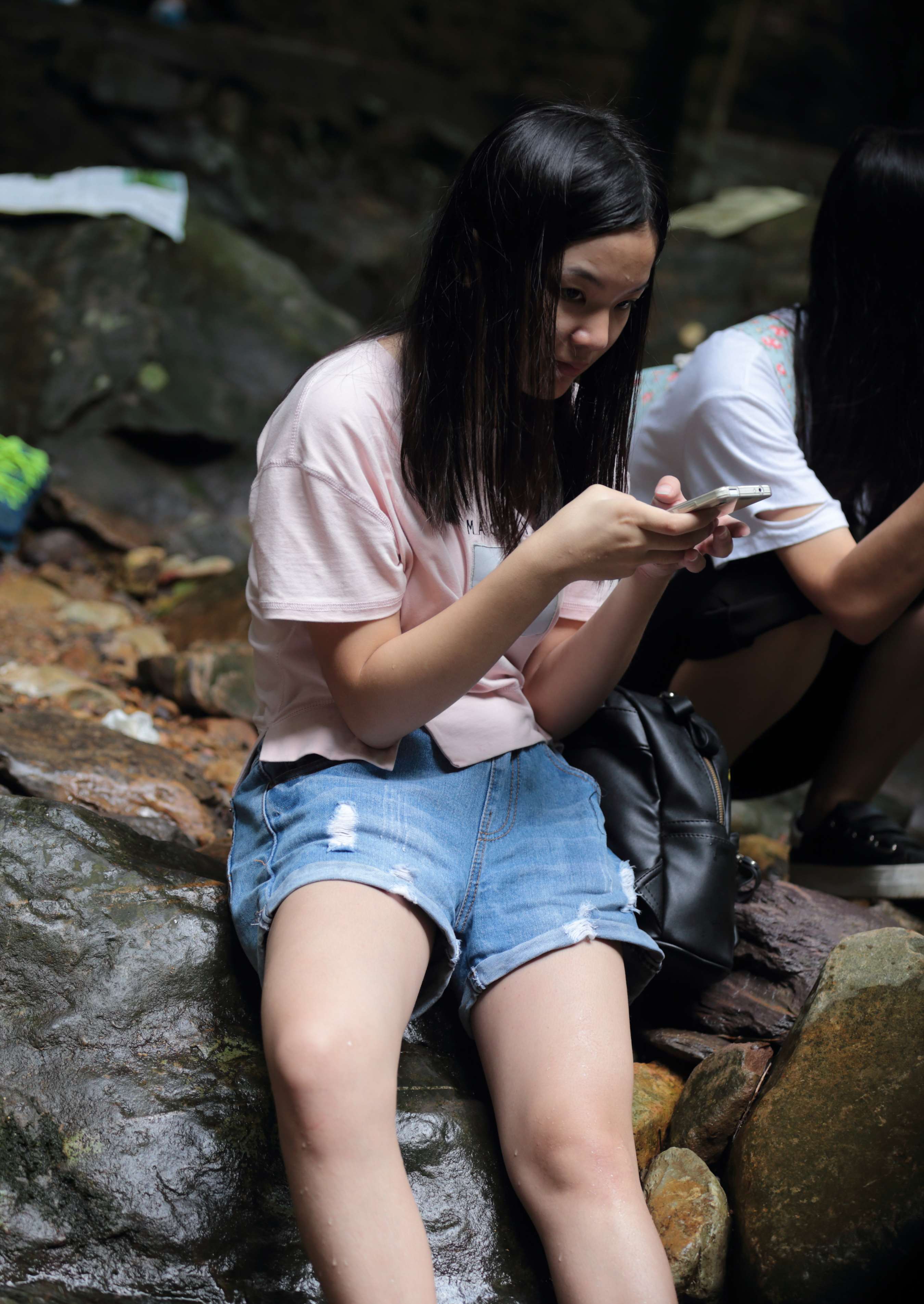 《清纯漂亮的18岁小女生，有双超性感玉足》作品图