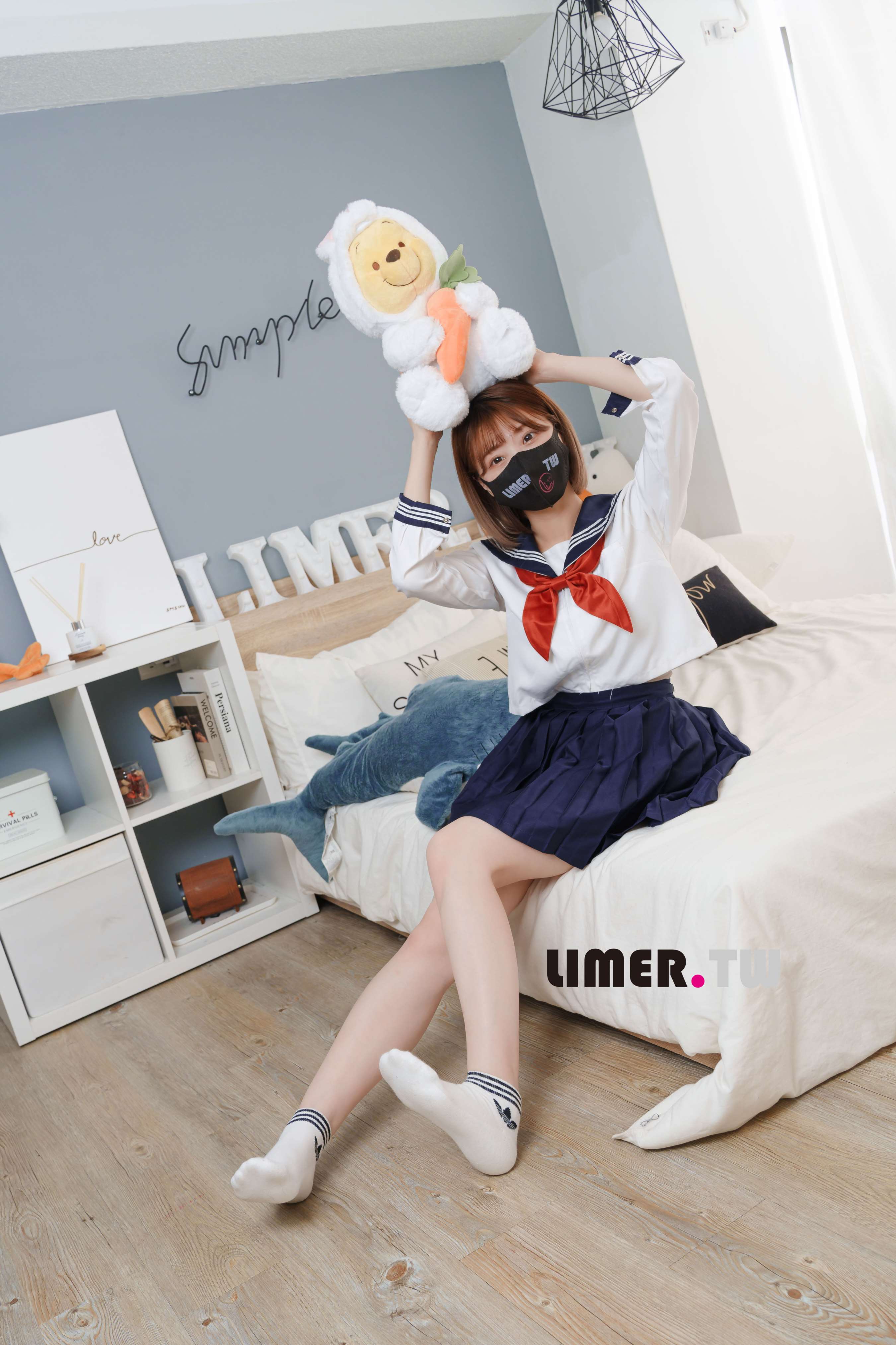 《[寄卖]素人 Mia 水汪汪大眼 JK制服白皙 裸足》作品图