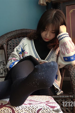 [视频] K&M 05-原汁原味的加厚黑丝足底【20min/1.75G】