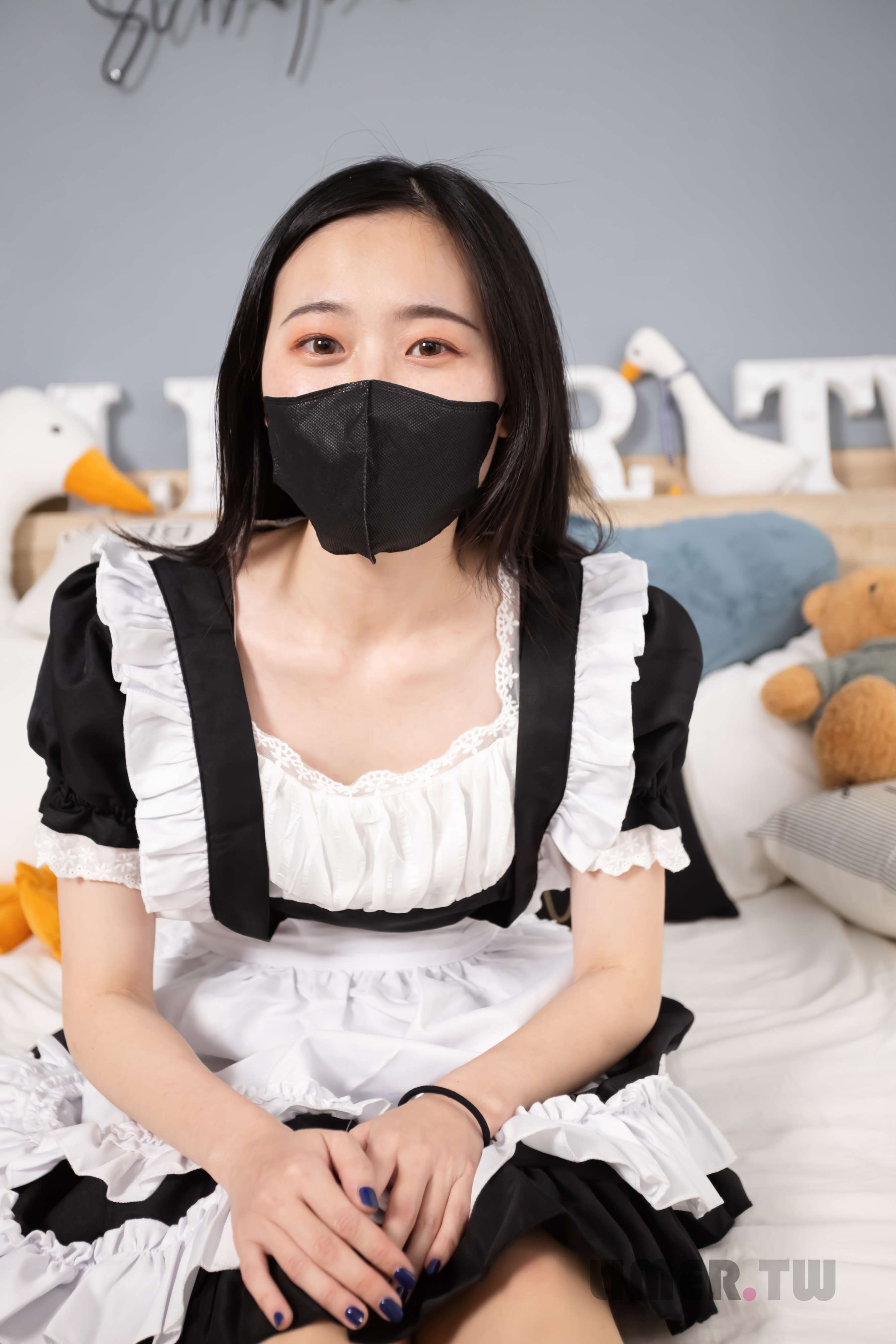 《[寄卖]《制服恋足》素人JK的第一次摄影体验》作品图