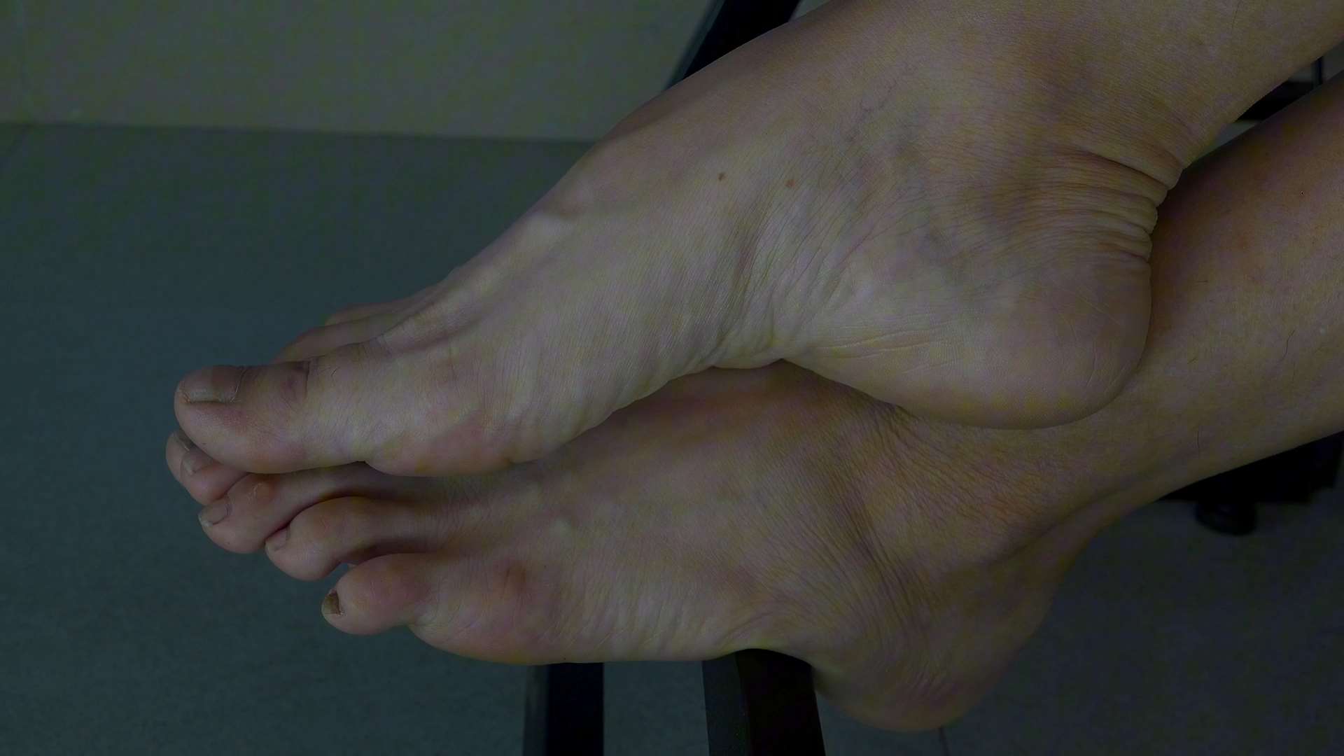 《[视频]无意识裸足，33岁少妇春琳旗袍高跟诱惑，风韵犹存》作品图