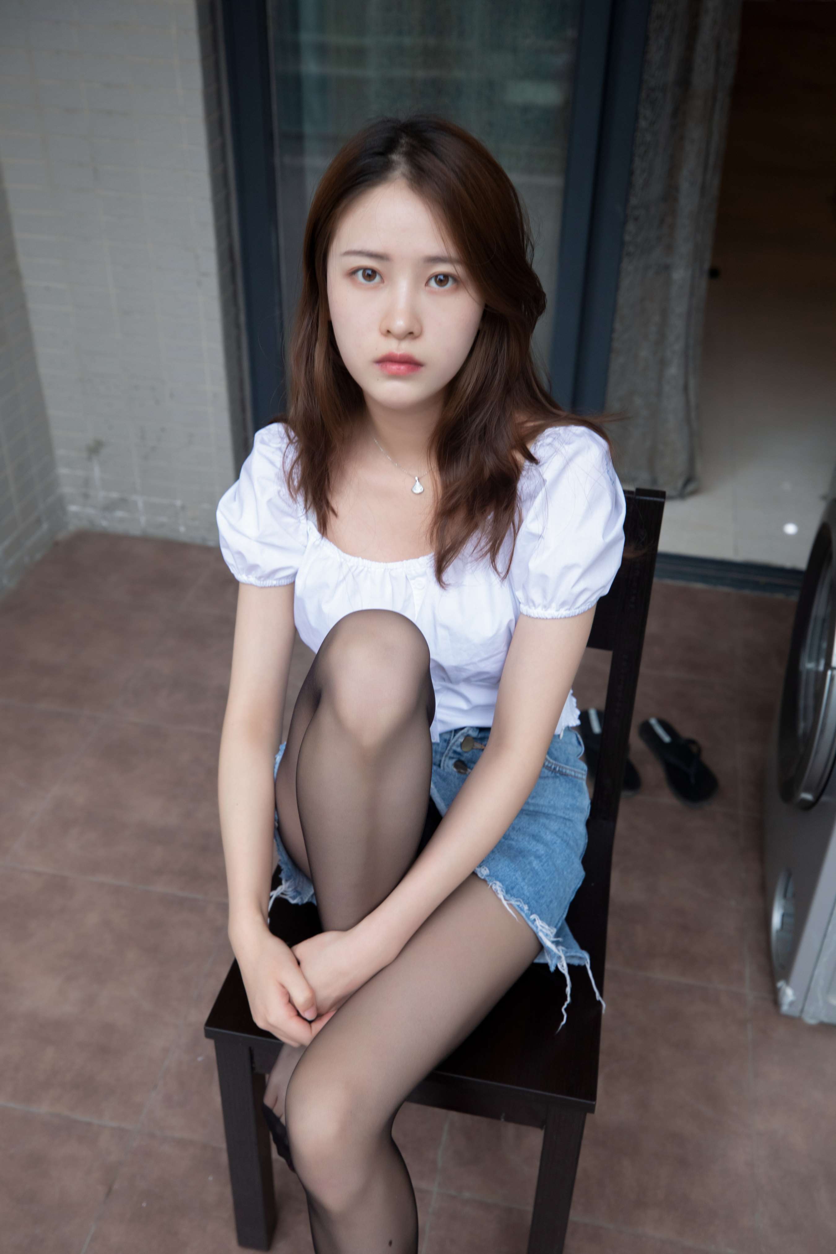 《家中搭配黑袜 魏婷婷》作品图