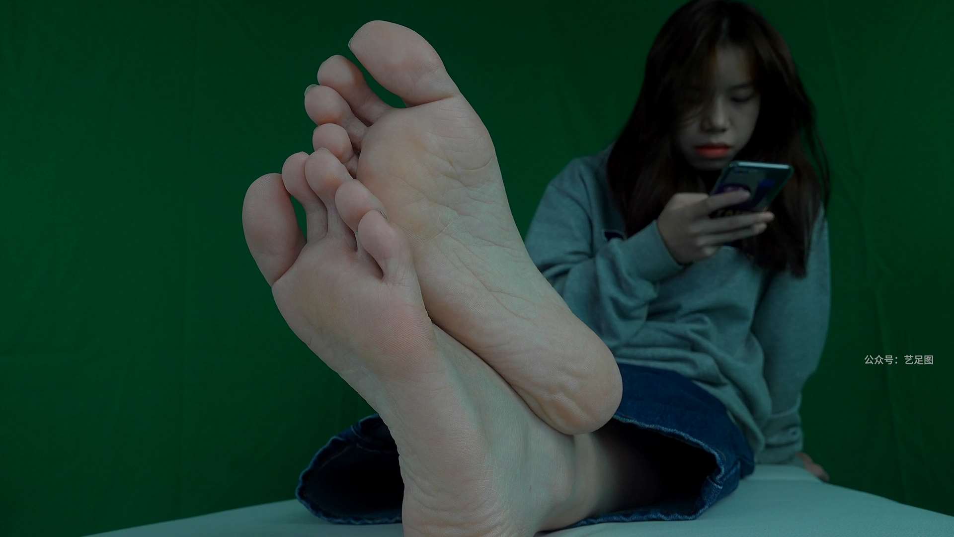 《[视频]颖颖全方位展示39码骨感大脚》作品图