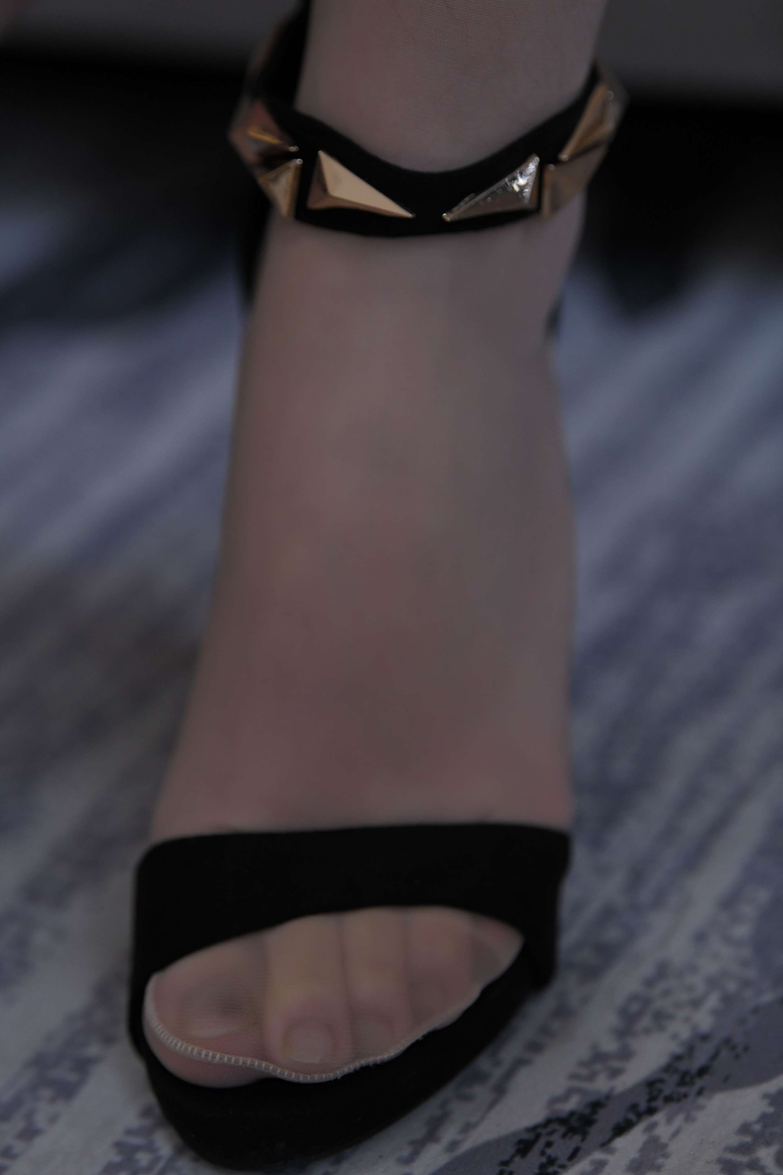 《牛仔热裤肉丝凉高》作品图