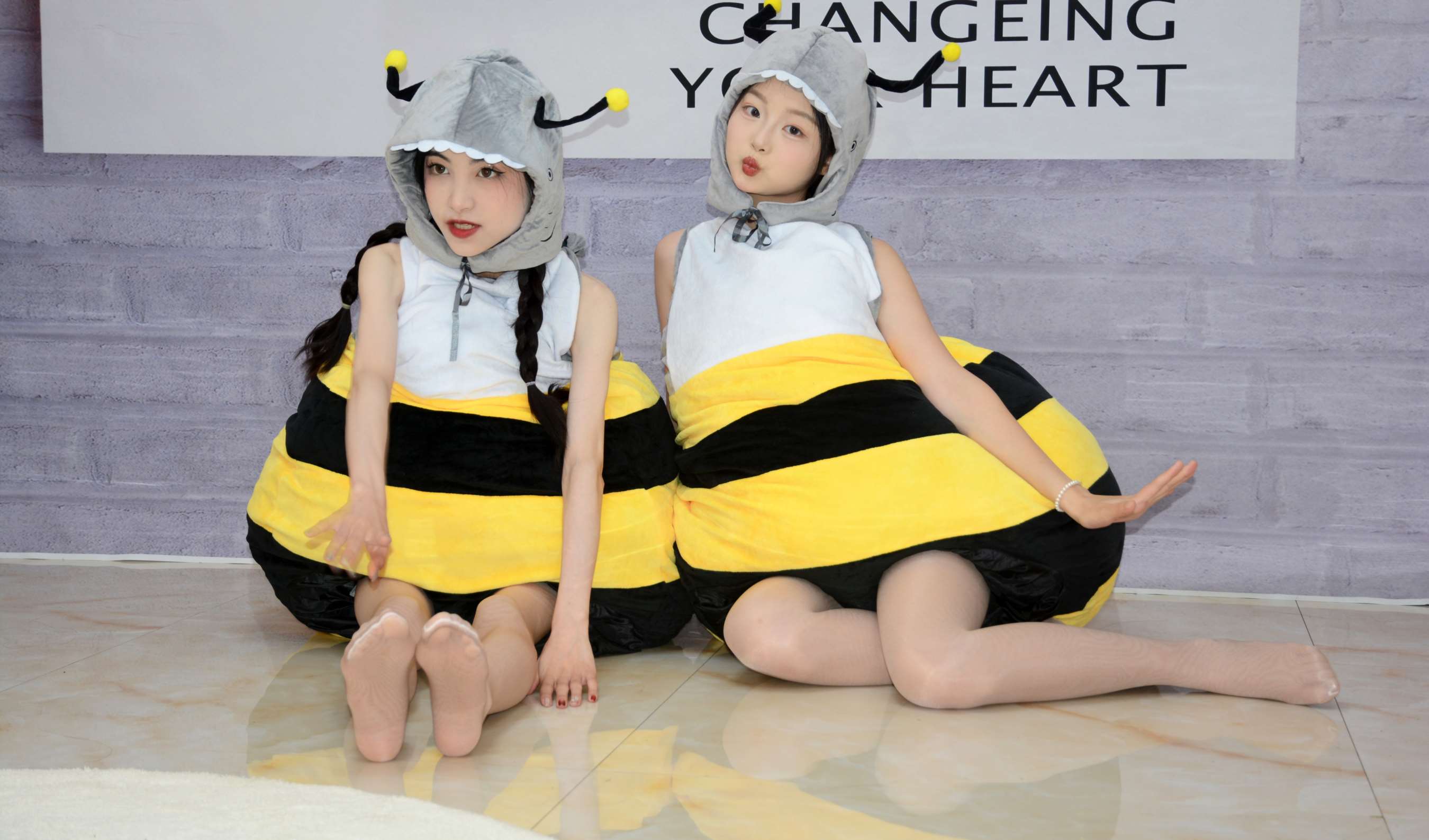 《柒柒、双双 两只小蜜蜂》作品图